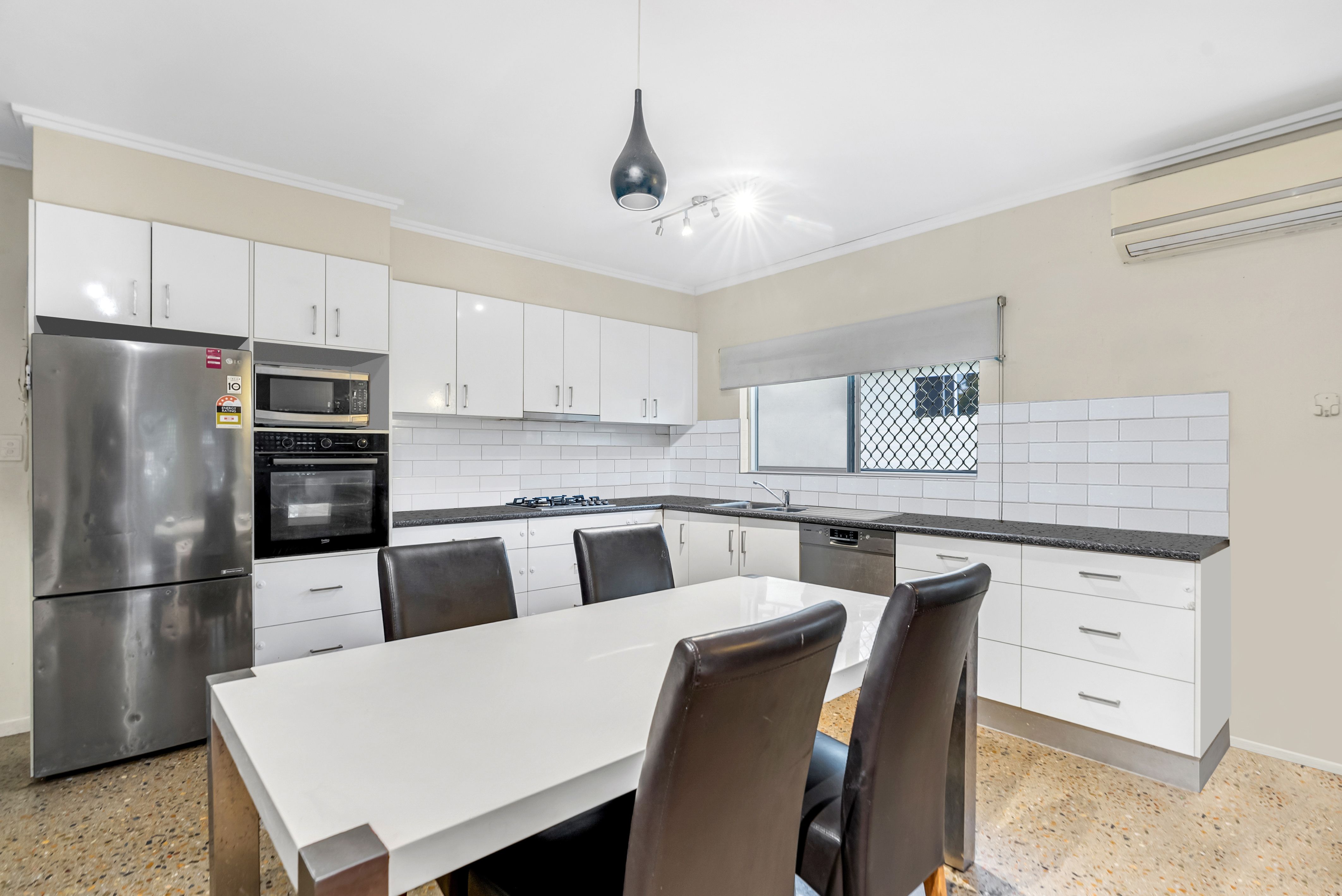 2/106-108 Wistaria Street, Holloways Beach, QLD 4878