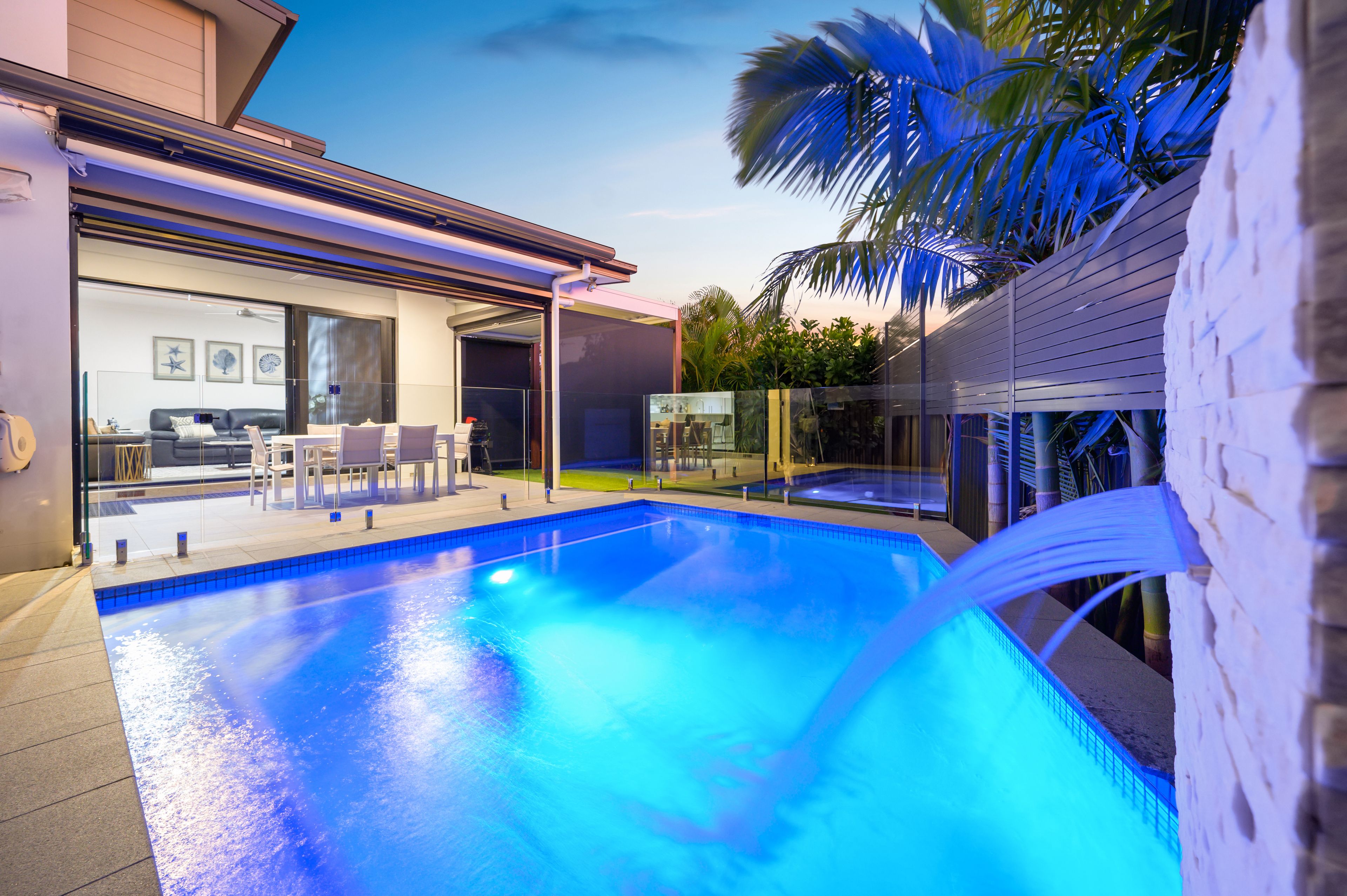 2/54 Milton Avenue, Paradise Point, QLD 4216