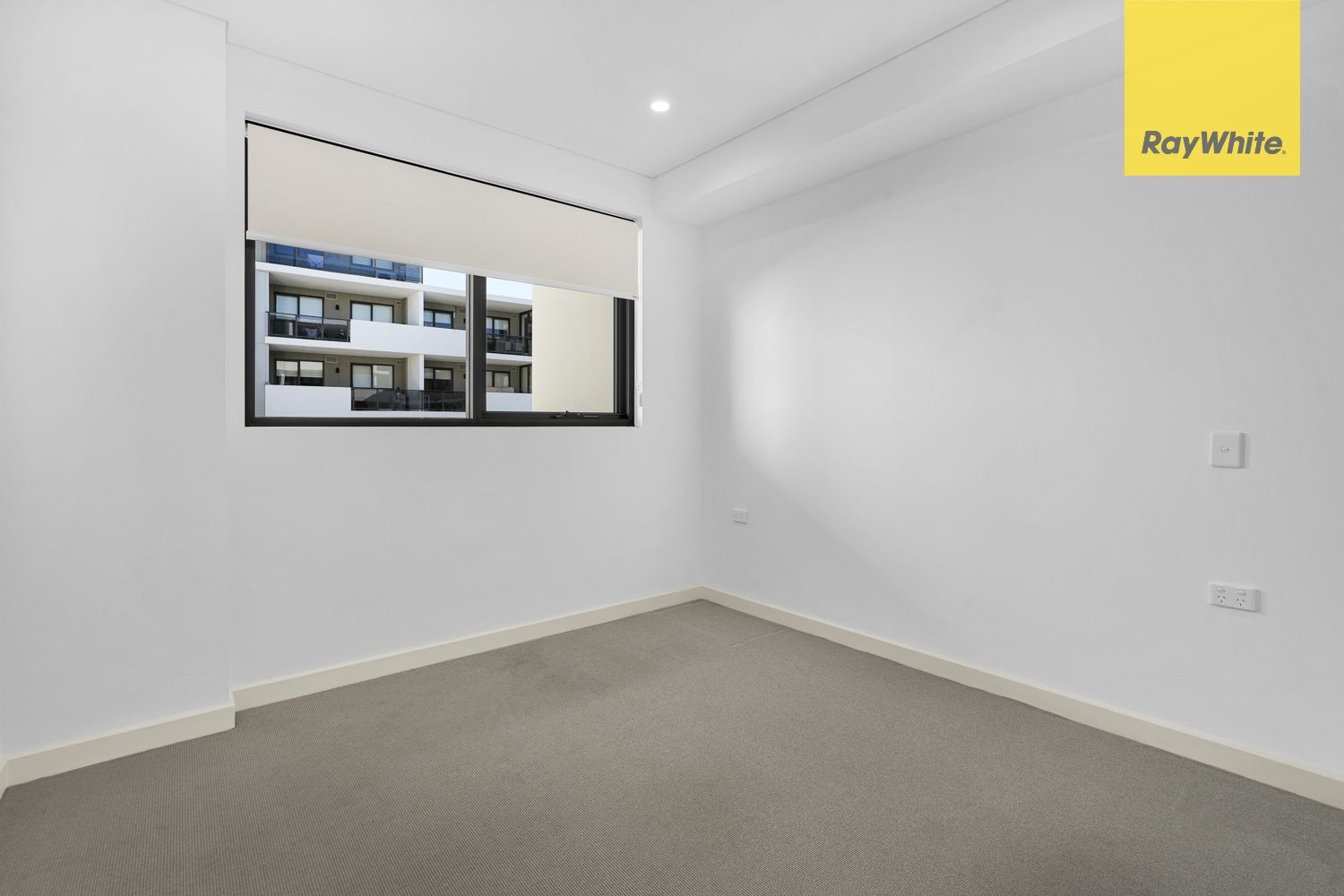 138/37C Manchester Drive — photo 8 of 9