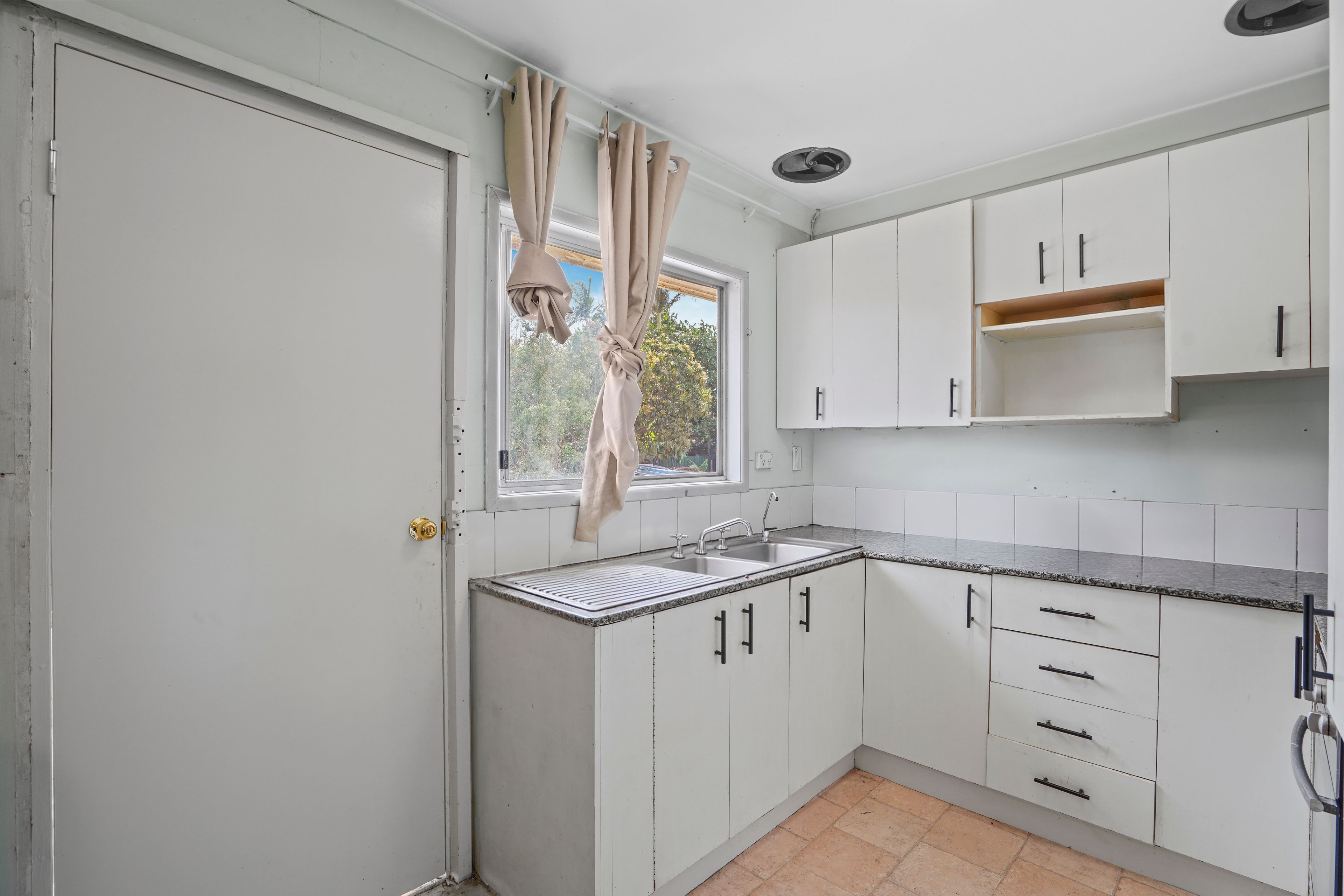 77 Ashton Street — photo 8 of 13