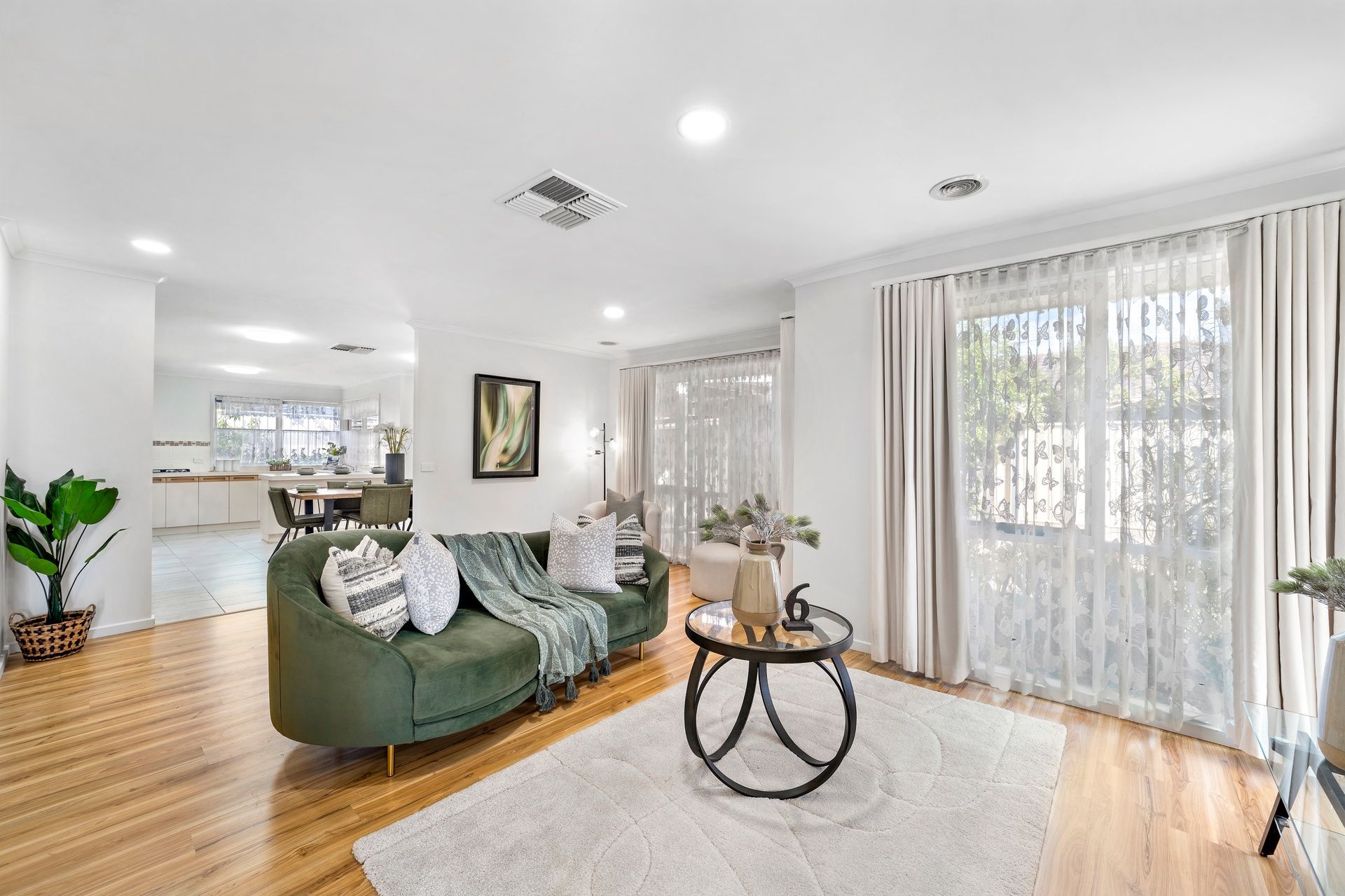 12 Rebecca Court — photo 4 of 17