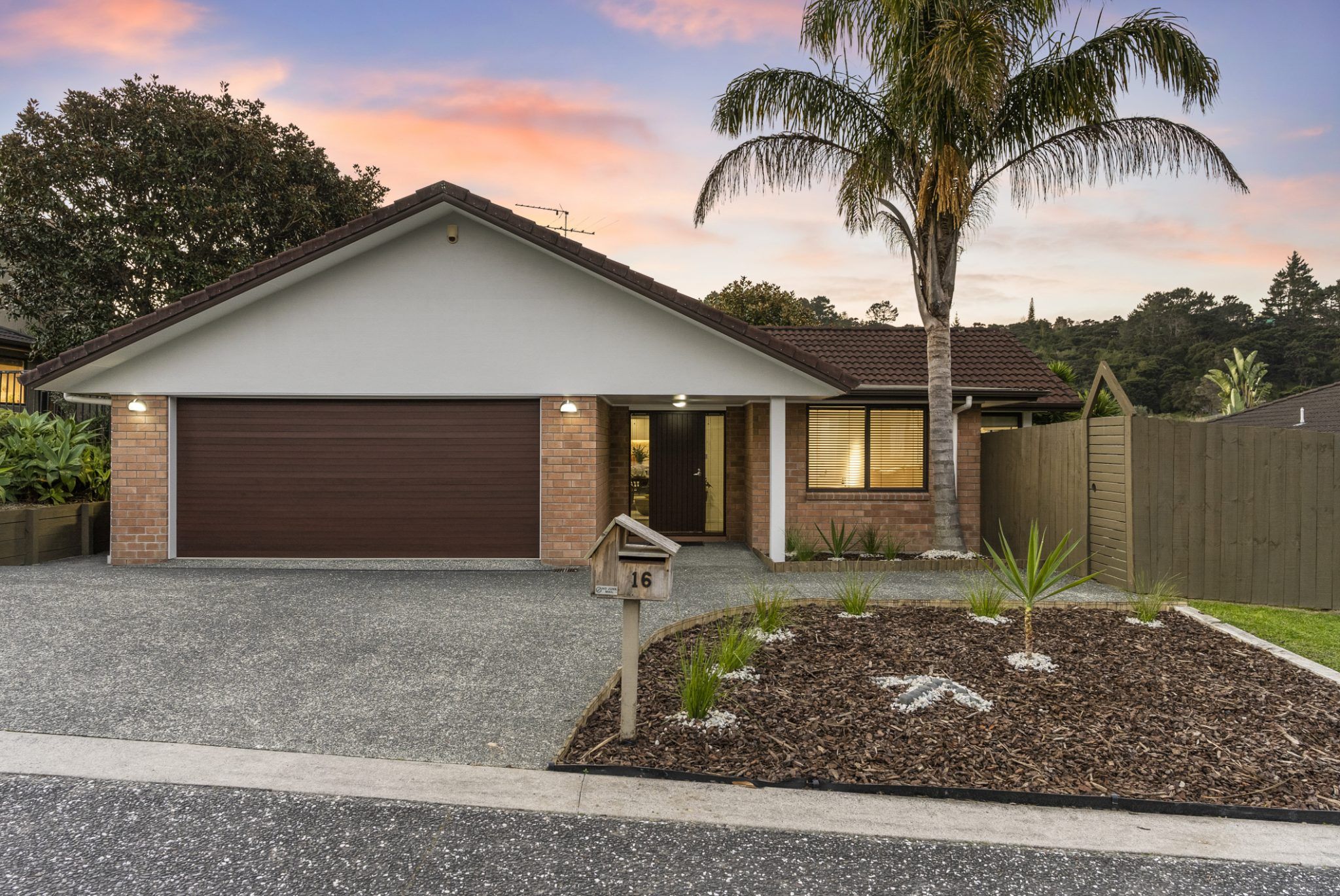 16 George Deane Place, Greenhithe, North Shore City