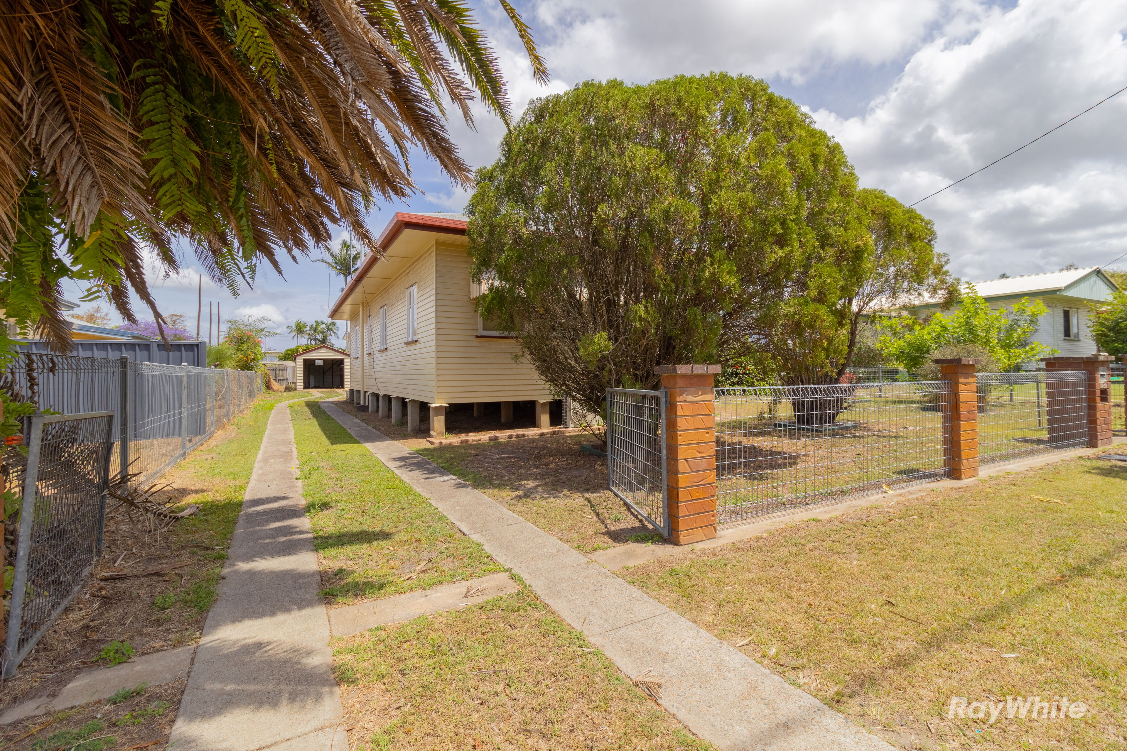 8 Barnes Street, Svensson Heights, QLD 4670