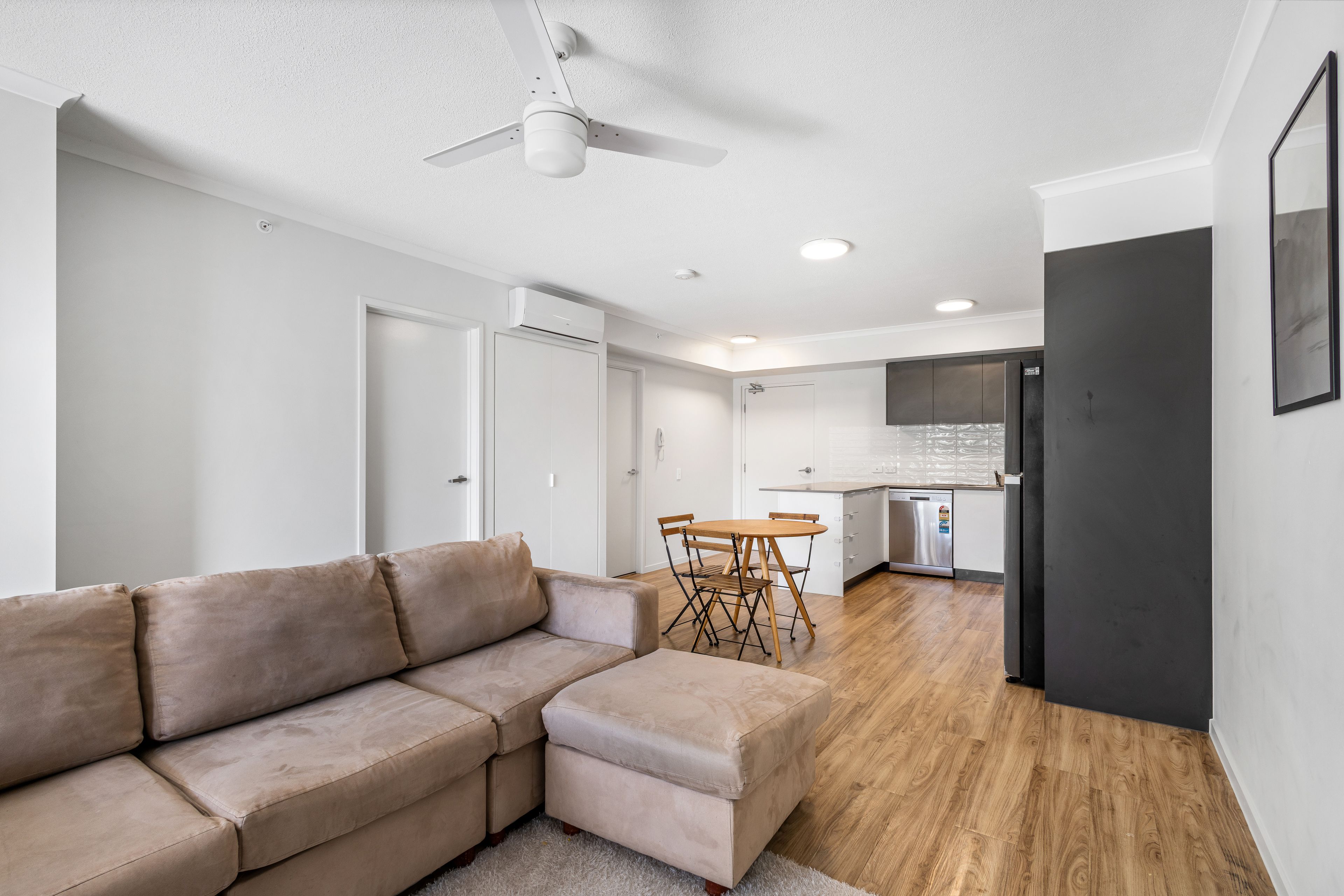 305/14 Maud Street — photo 8 of 18
