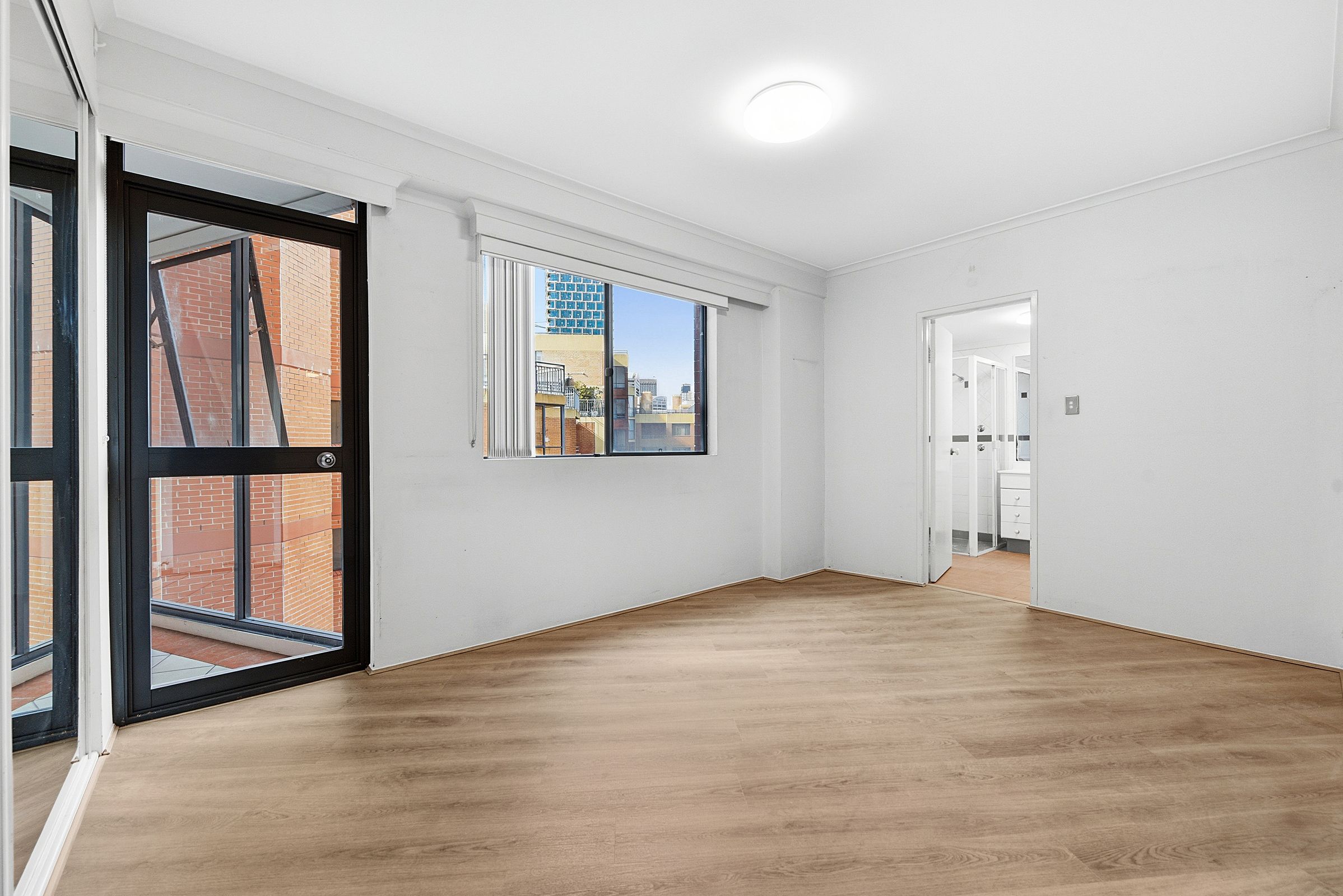 212/120 Pyrmont Street — photo 3 of 6