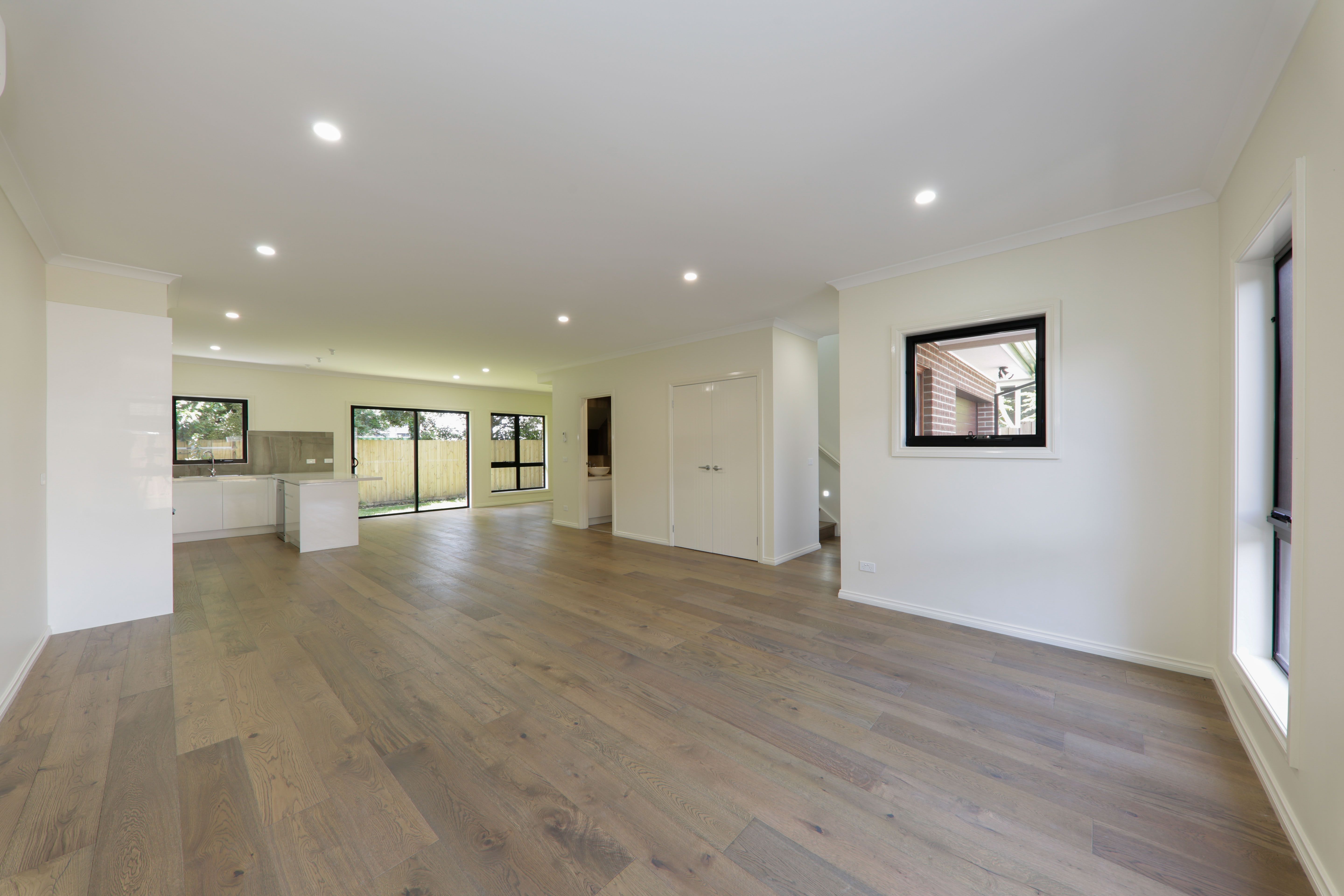 4/2 Newbigin Street, Burwood, VIC 3125