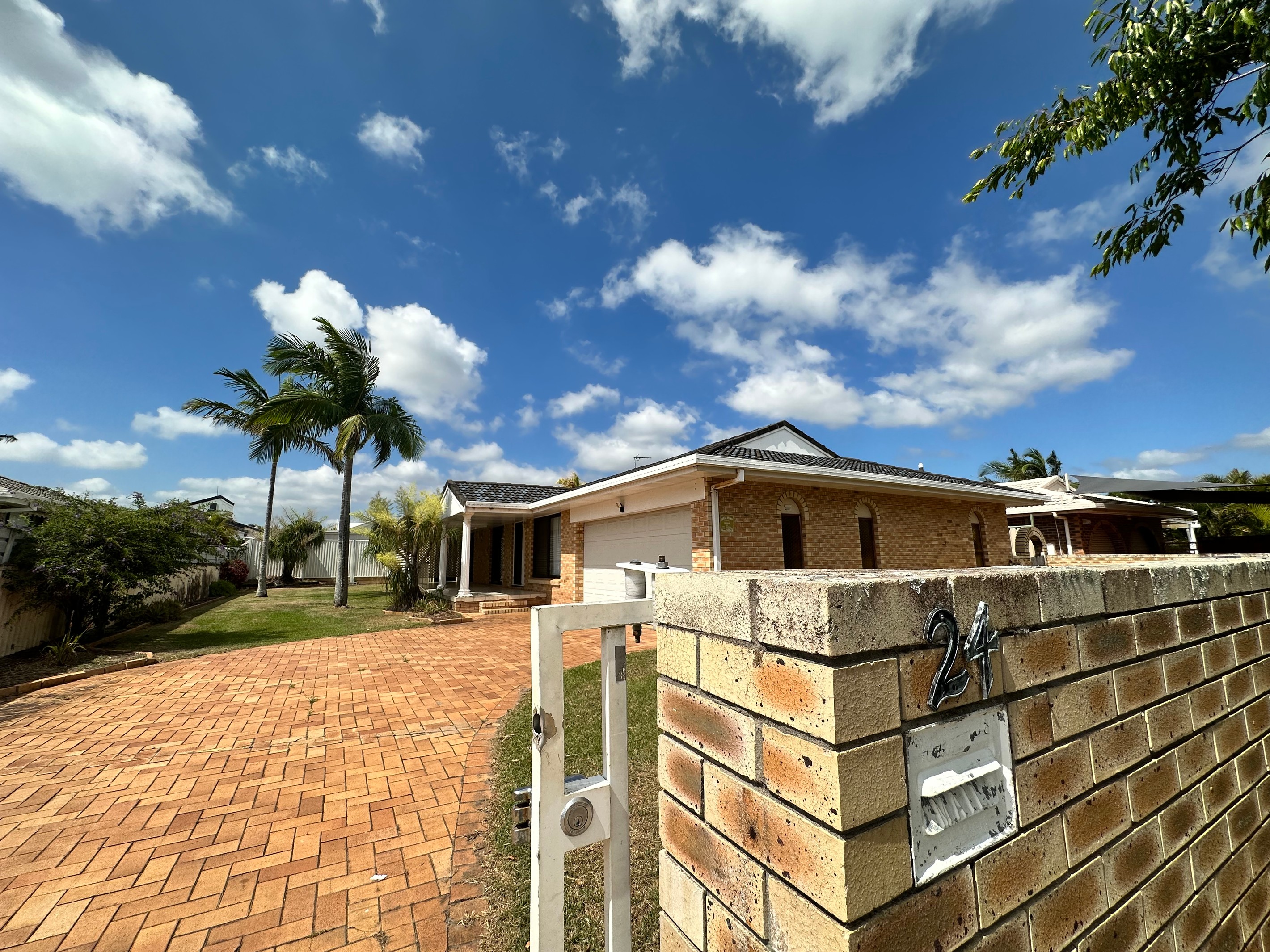24 Arcadia Drive, Mermaid Waters, QLD 4218