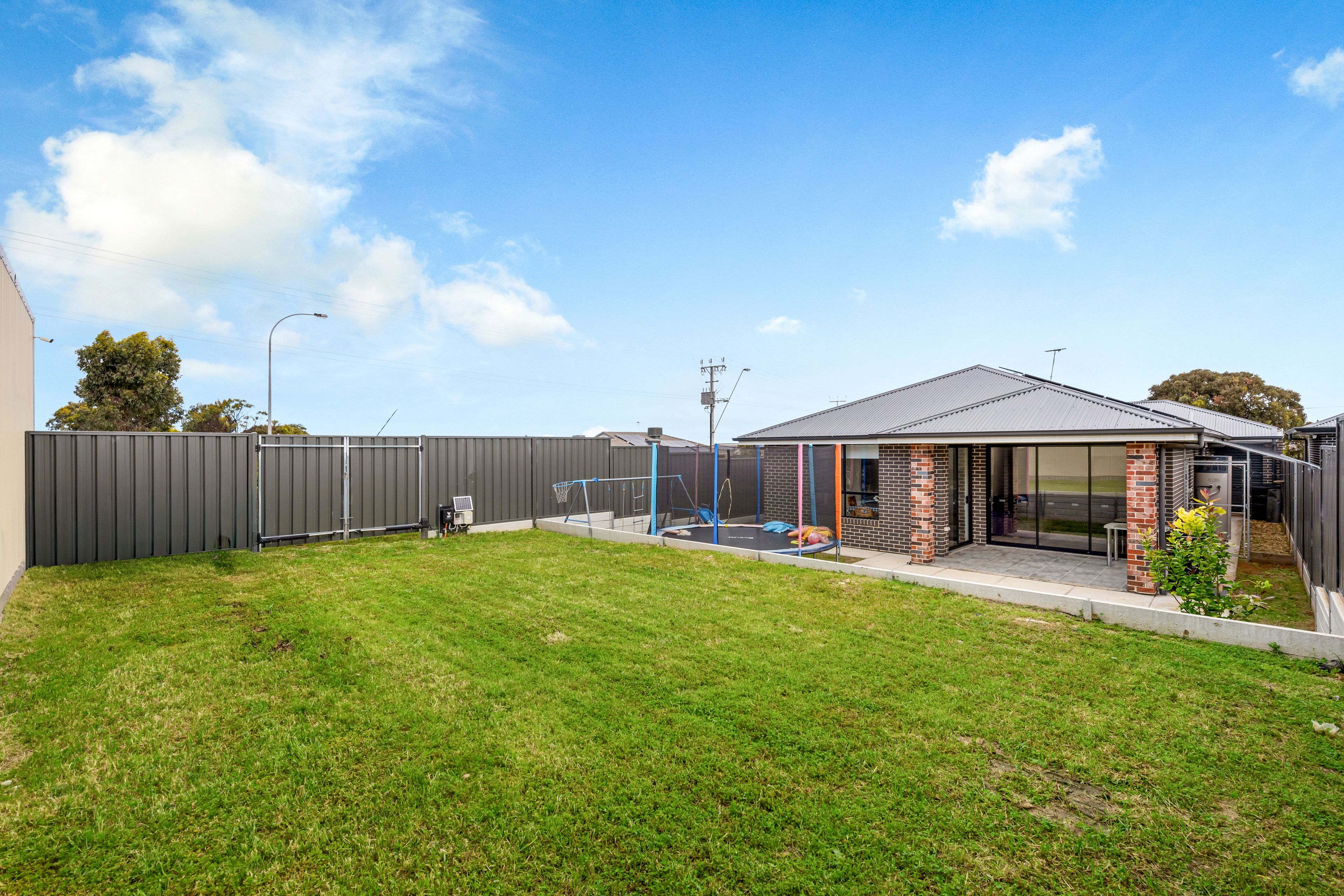 2 Barnabas Crescent — photo 11 of 12
