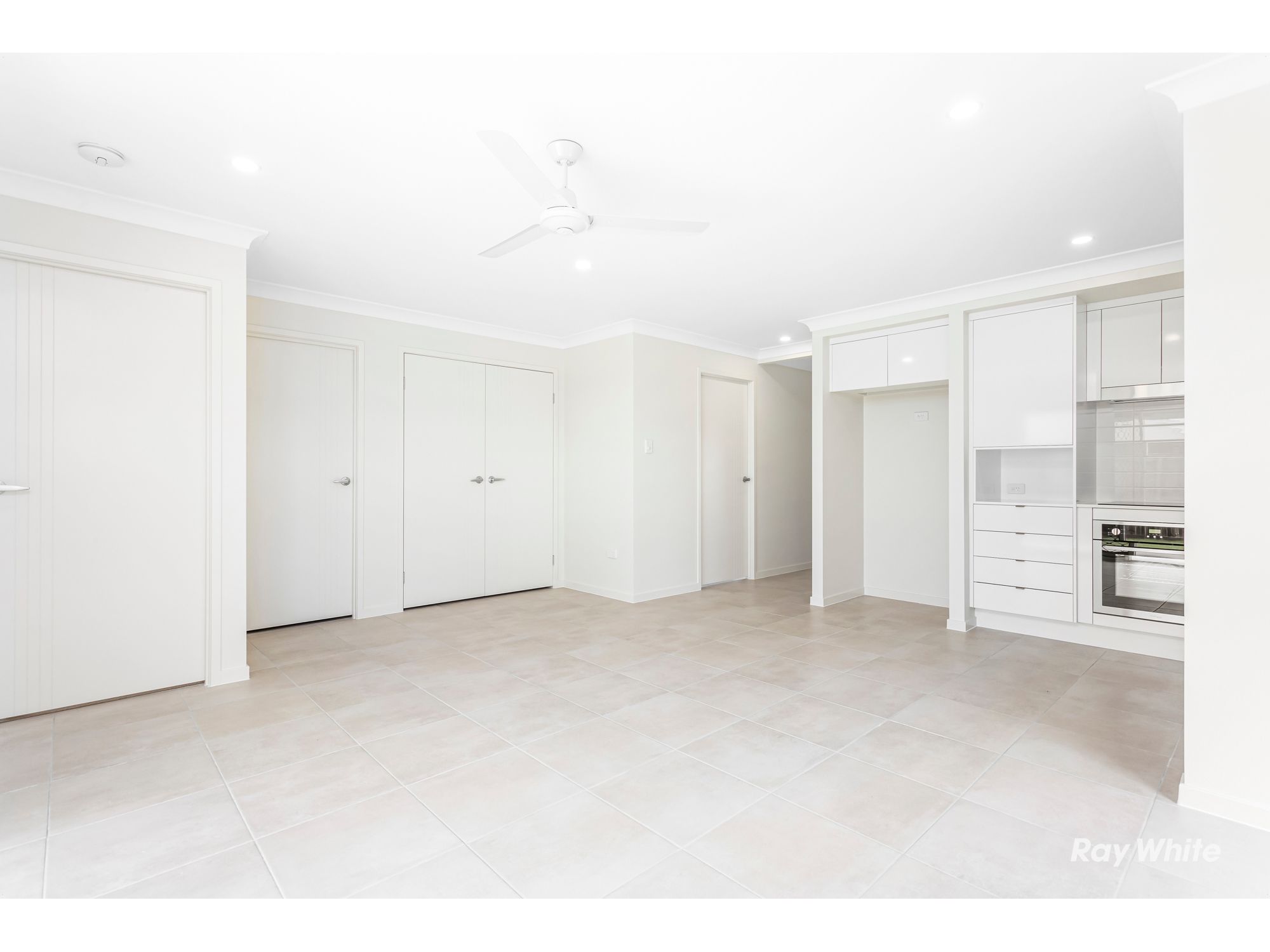 b/58 Johnson Drive — photo 6 of 10