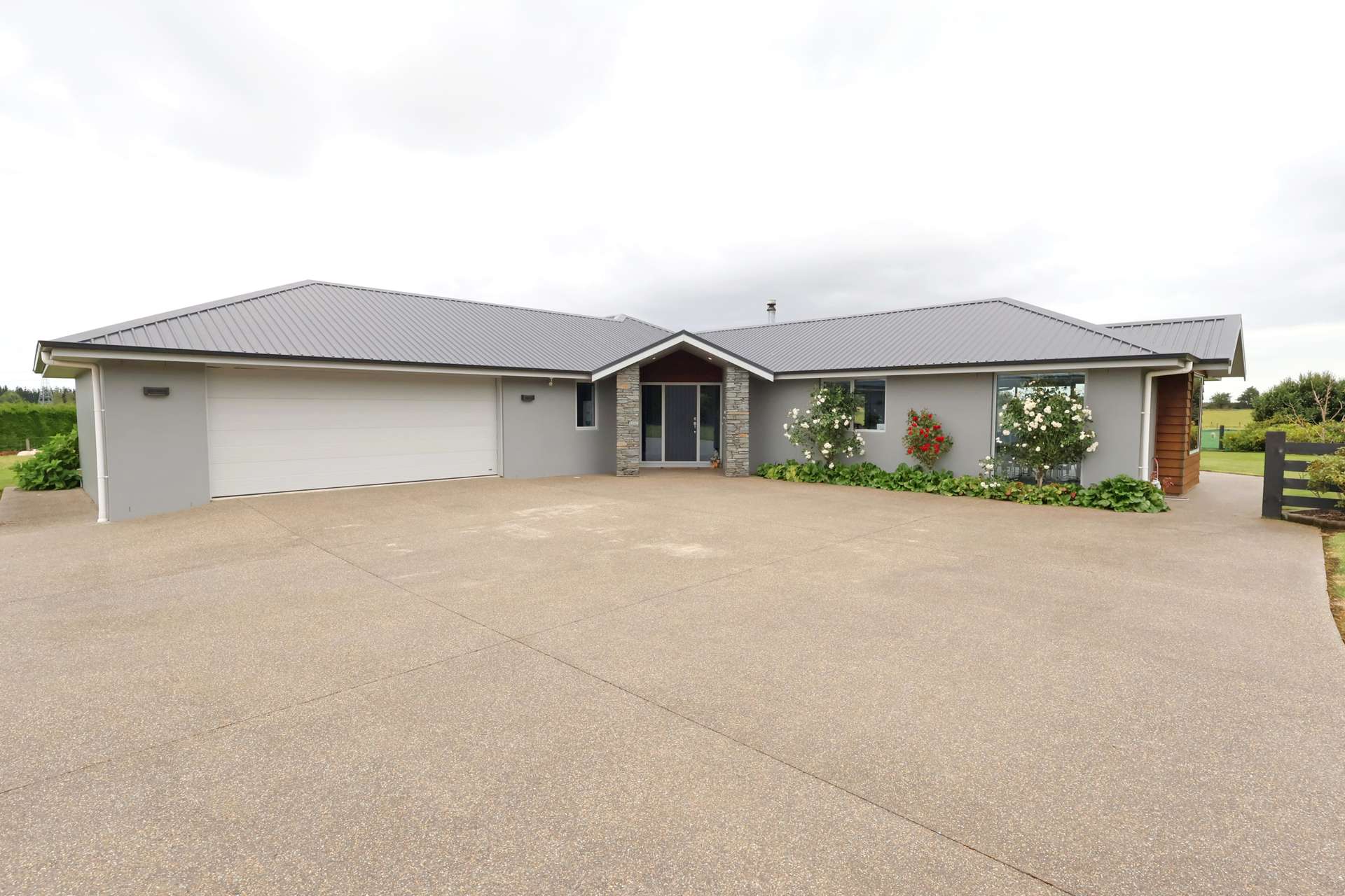 135 Millwood Glen photo 2