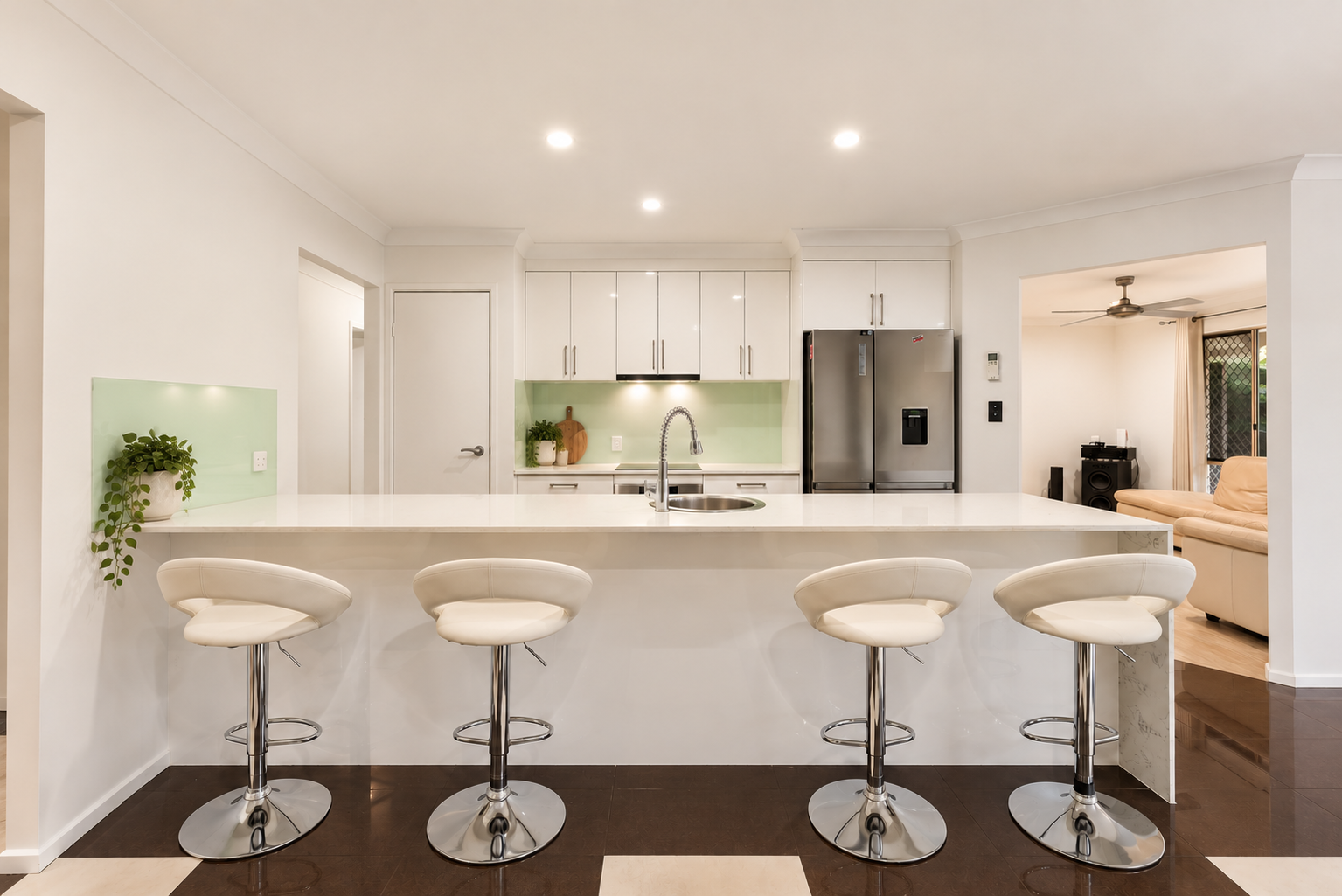 14 Voss Boulevard — photo 6 of 22