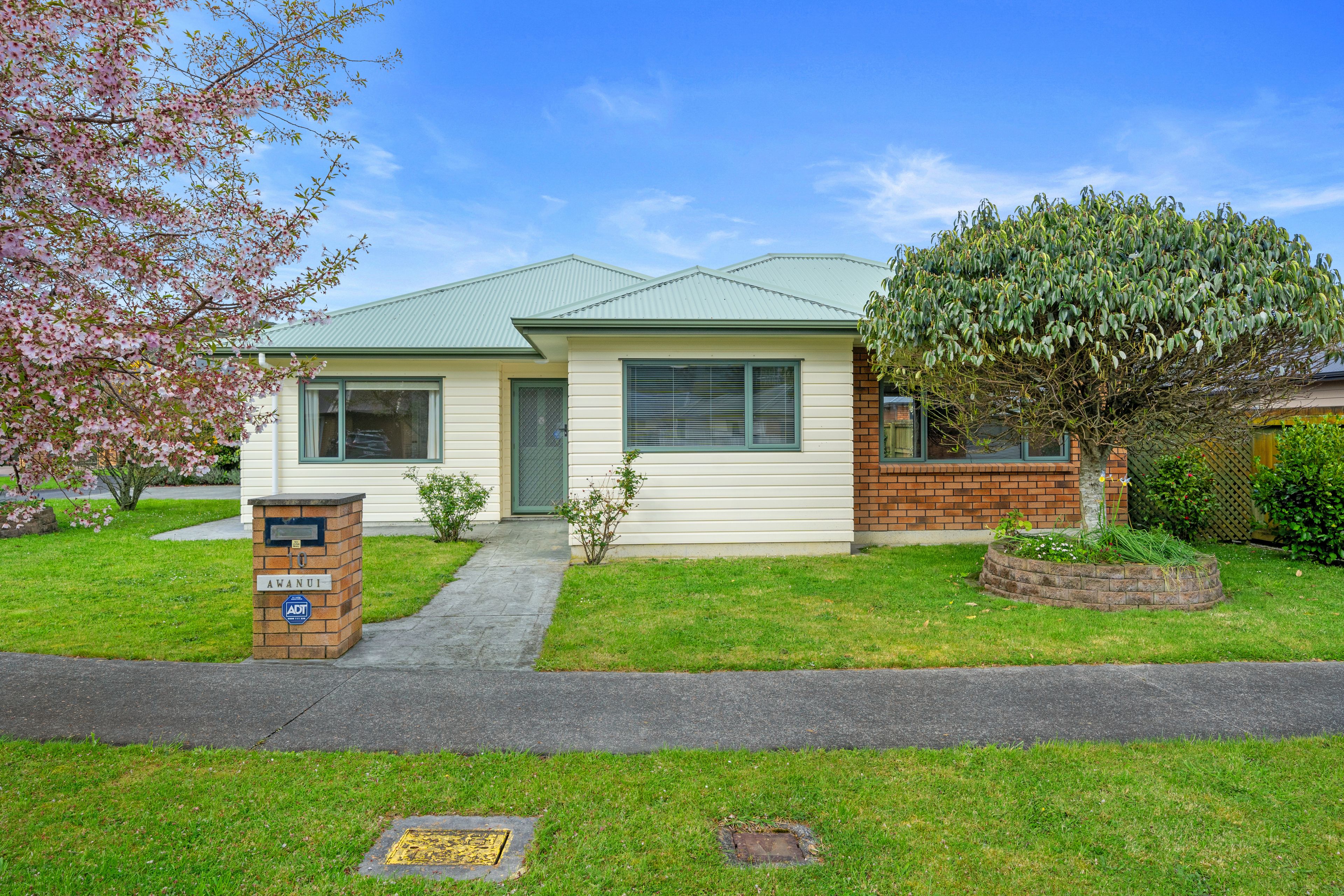 10 Woodland Grove, Wainuiomata, Lower Hutt City 5014 Sold House Ray White Kemeys Brothers