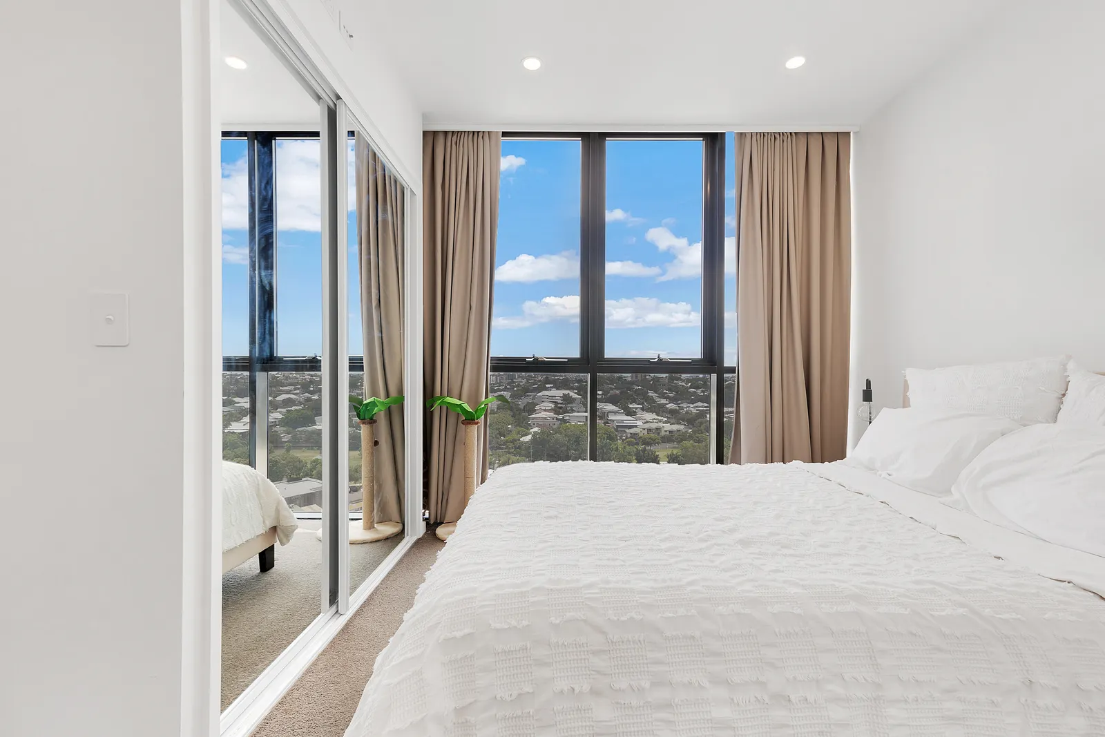 1207/148 Logan Road, Woolloongabba