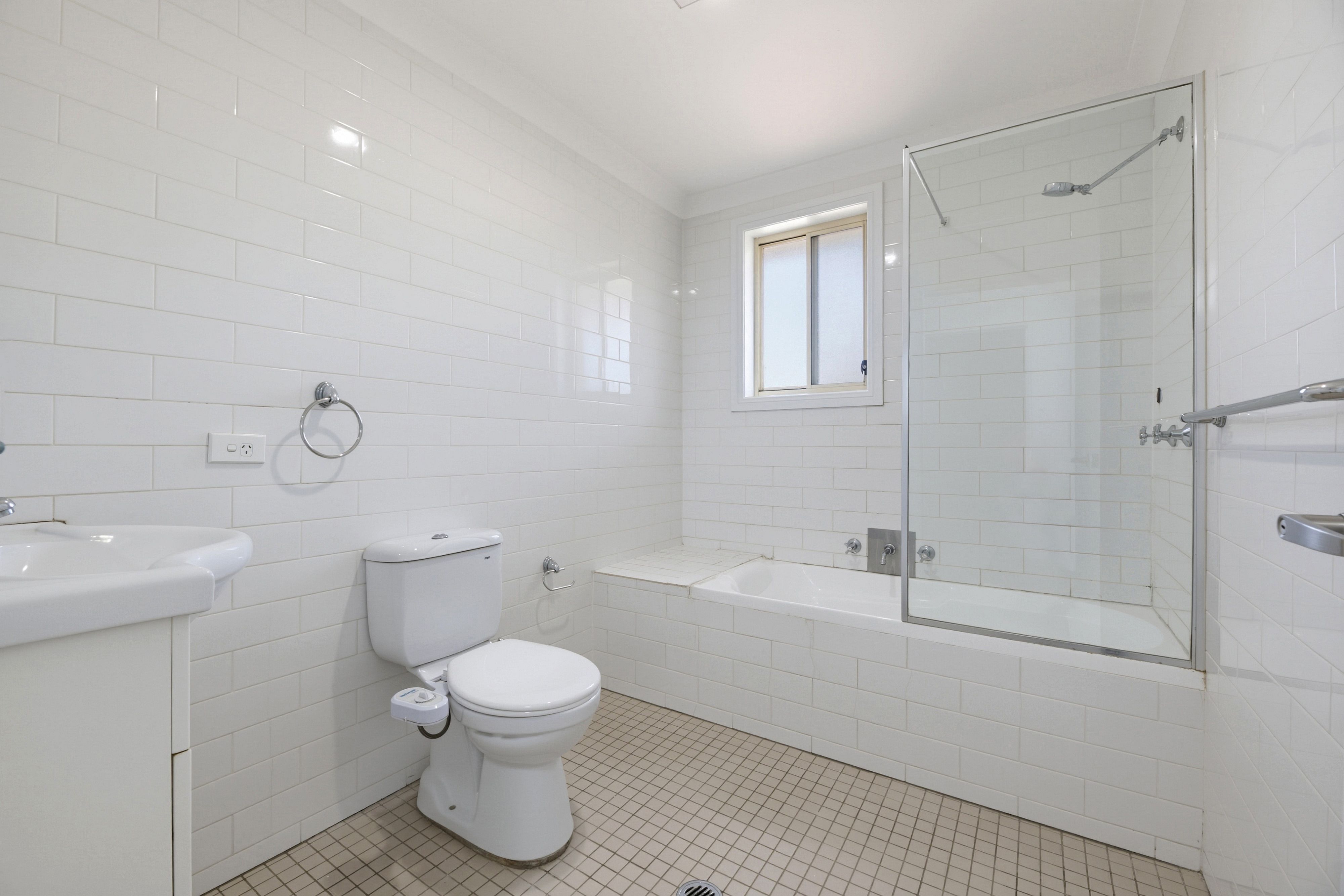 16 Hilda Street — photo 6 of 8