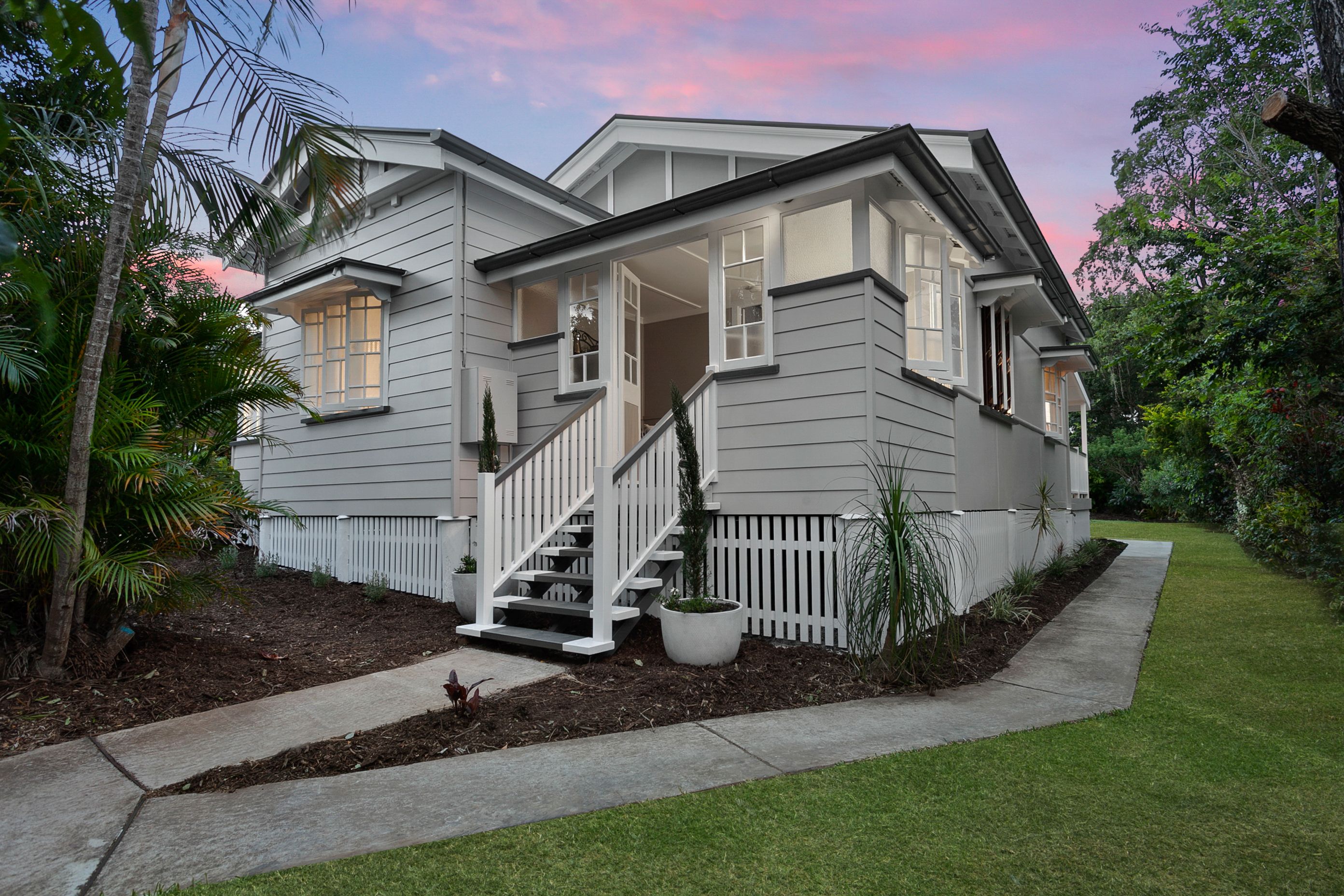 12 Molloy Street, Silkstone QLD 4304