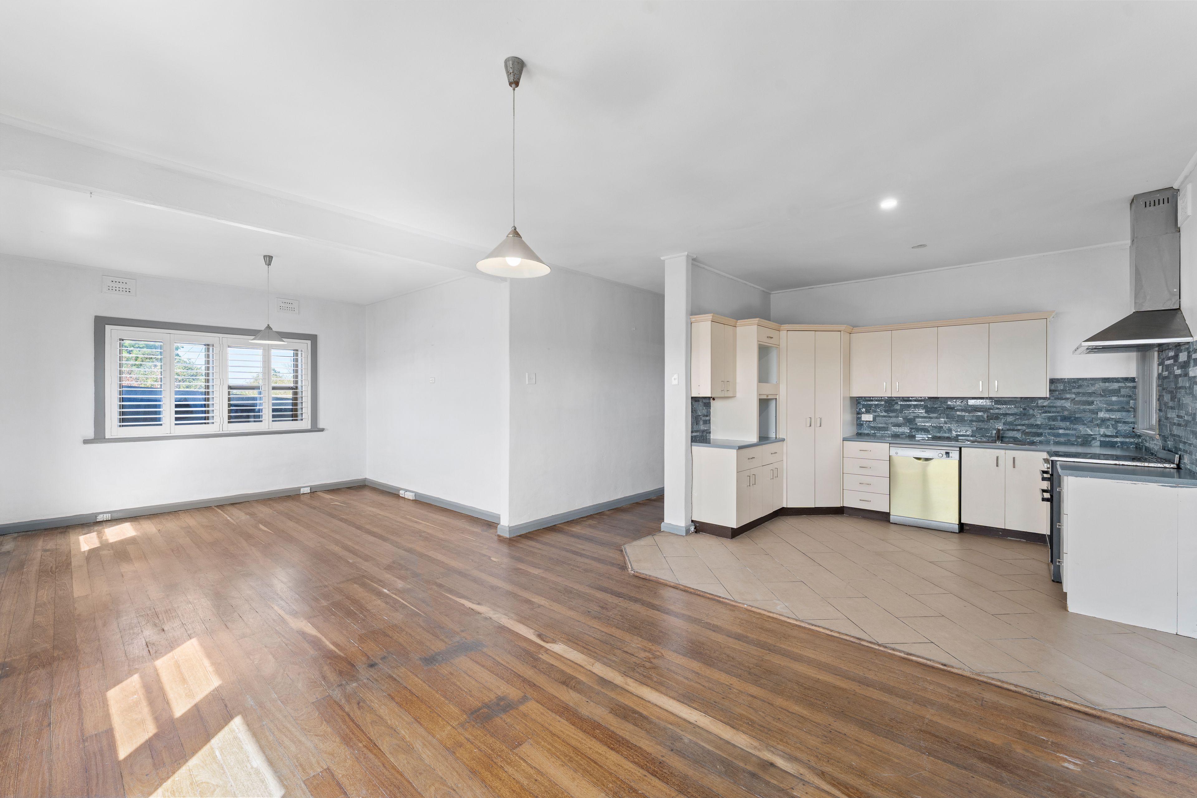 176 Parkes Street — photo 4 of 13