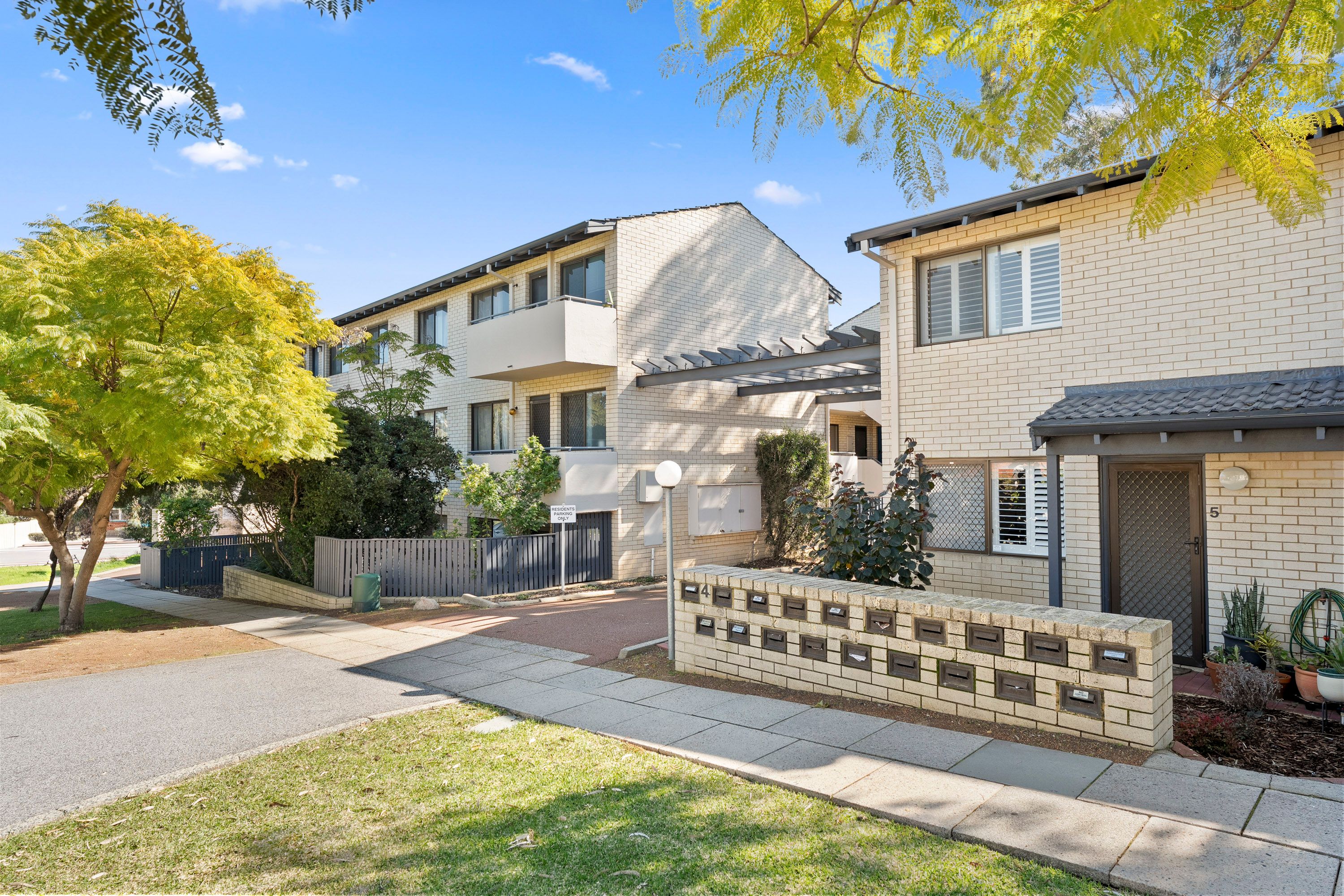 2/4 Ryrie Avenue, Como, WA 6152