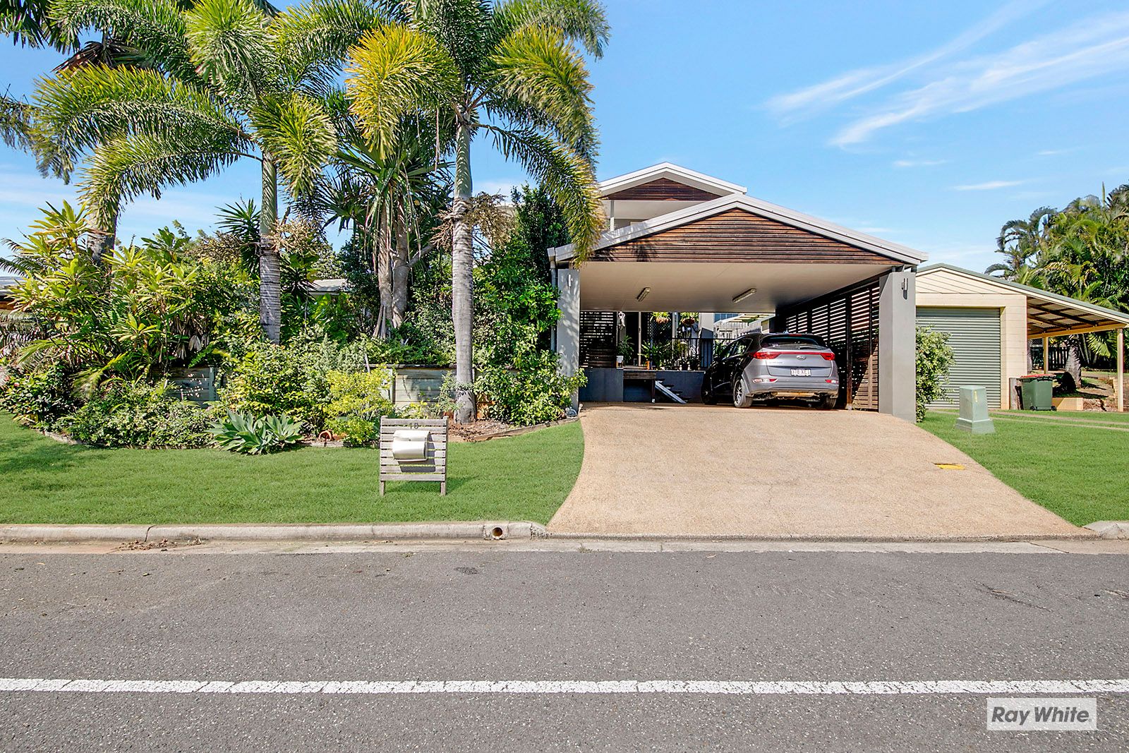 18 Clayton Road, Lammermoor, QLD 4703