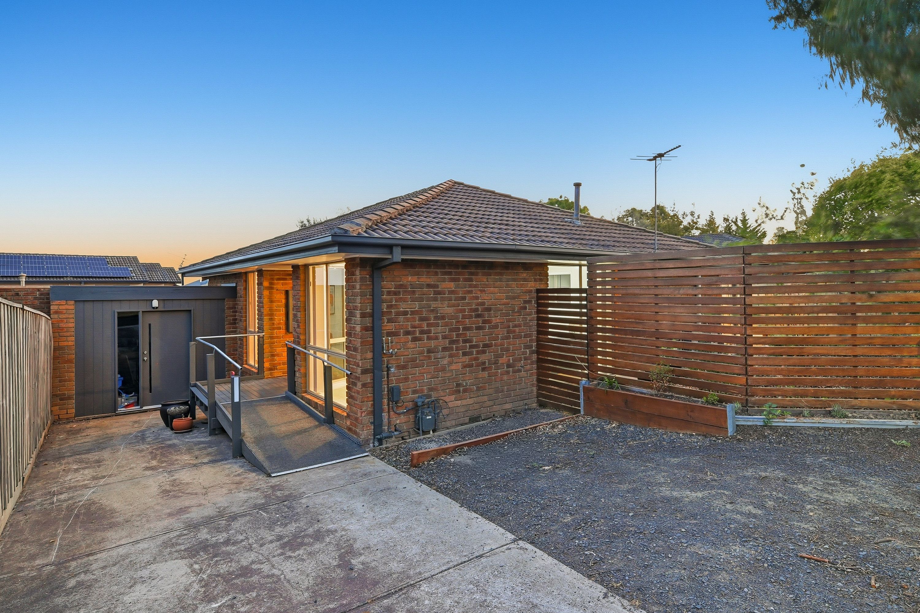 2/91 Norfolk Drive, Narre Warren VIC 3805