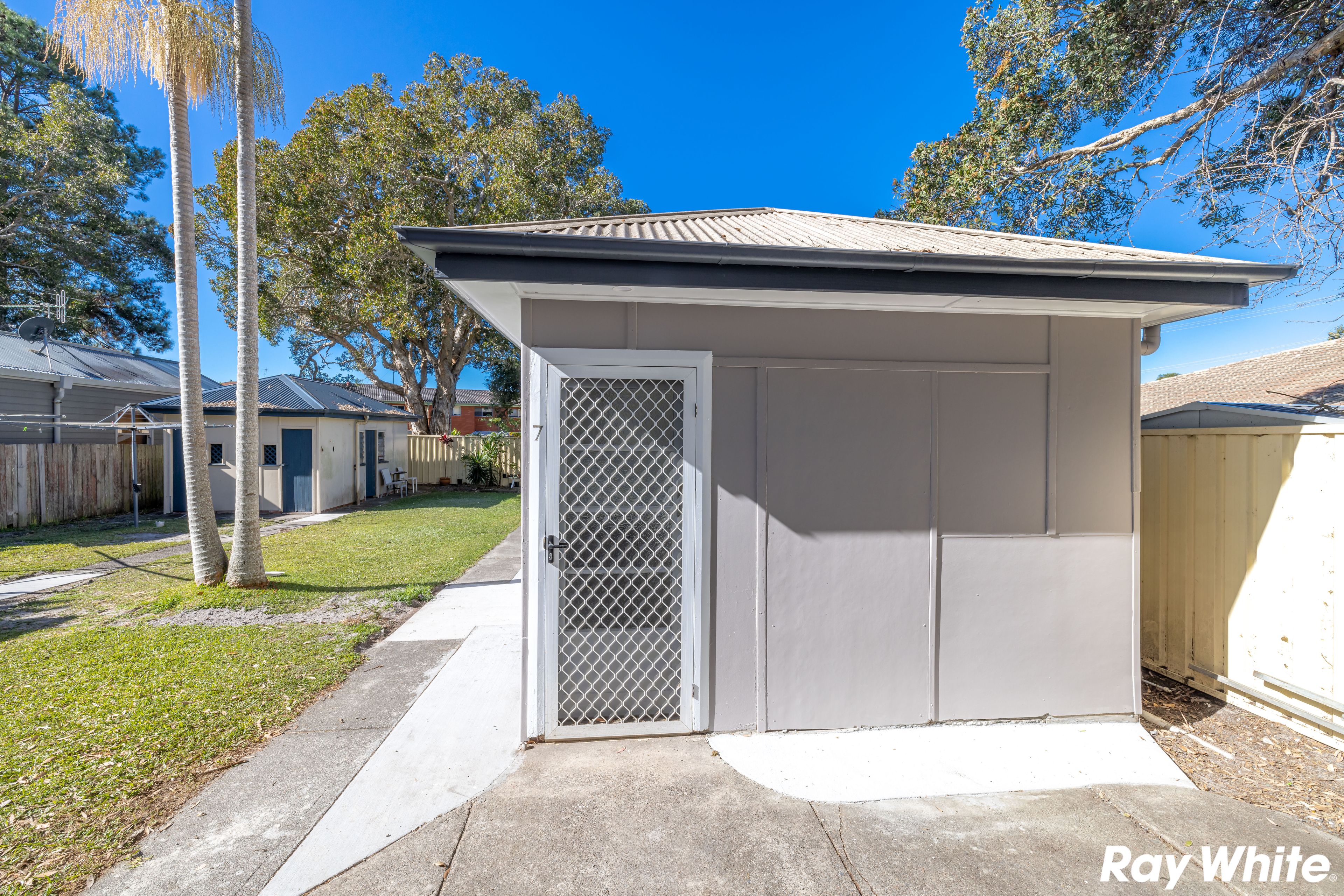 16 & 18 MacIntosh Street — photo 6 of 10