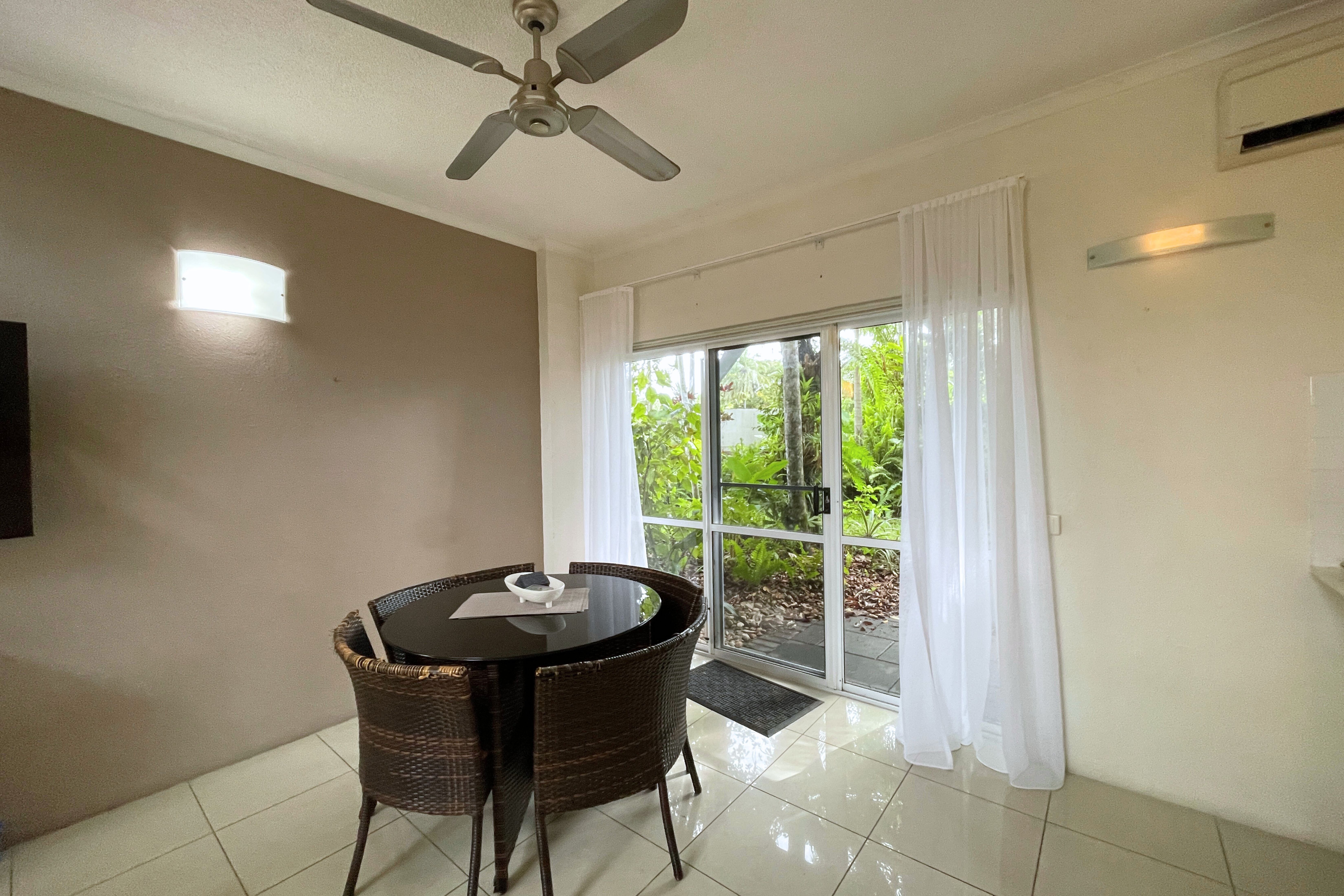 2/121-137 Port Douglas Road — photo 3 of 10