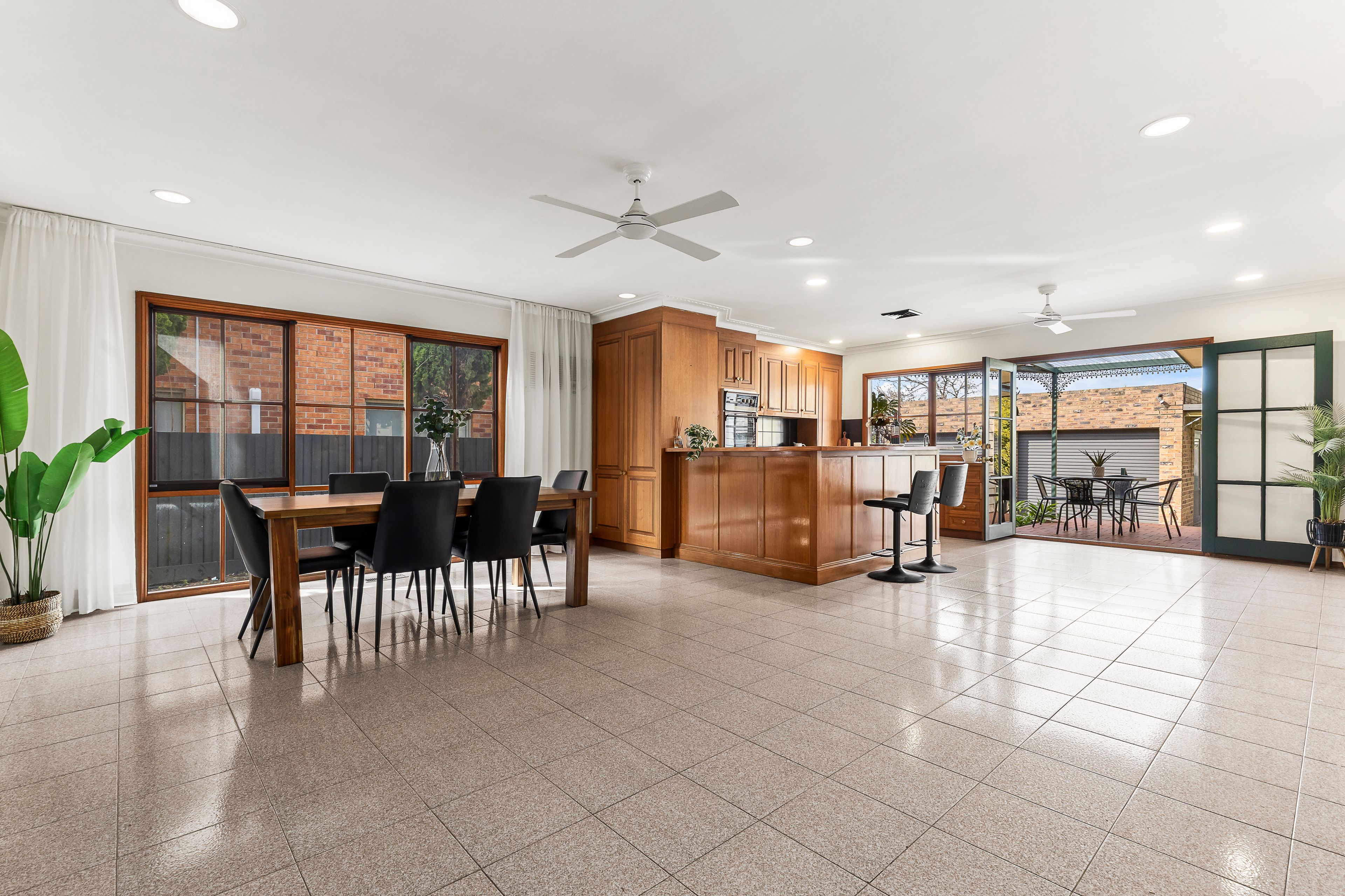 344 Huntingdale Road — photo 3 of 10