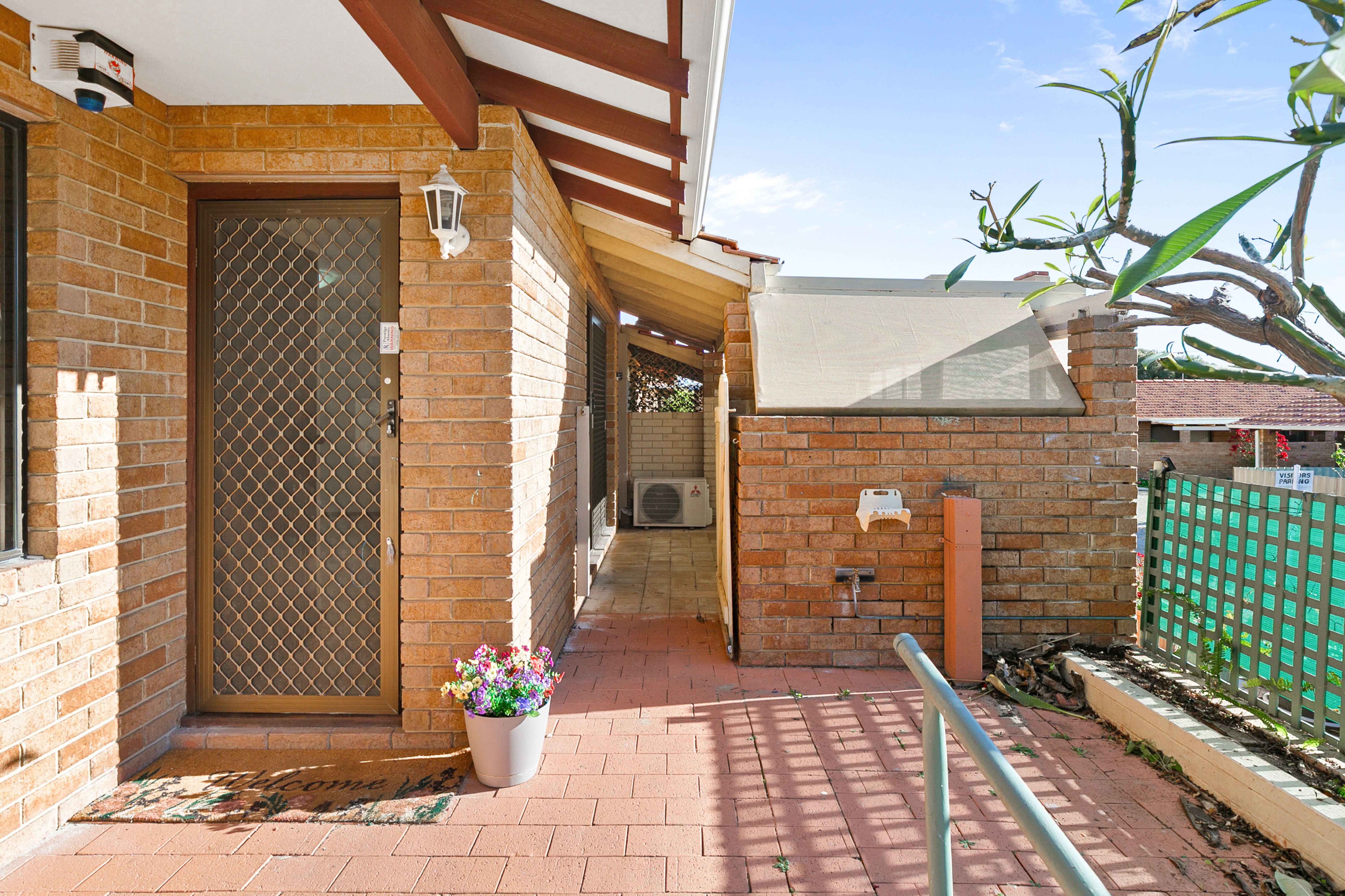 20/17 Syree Court — photo 4 of 30