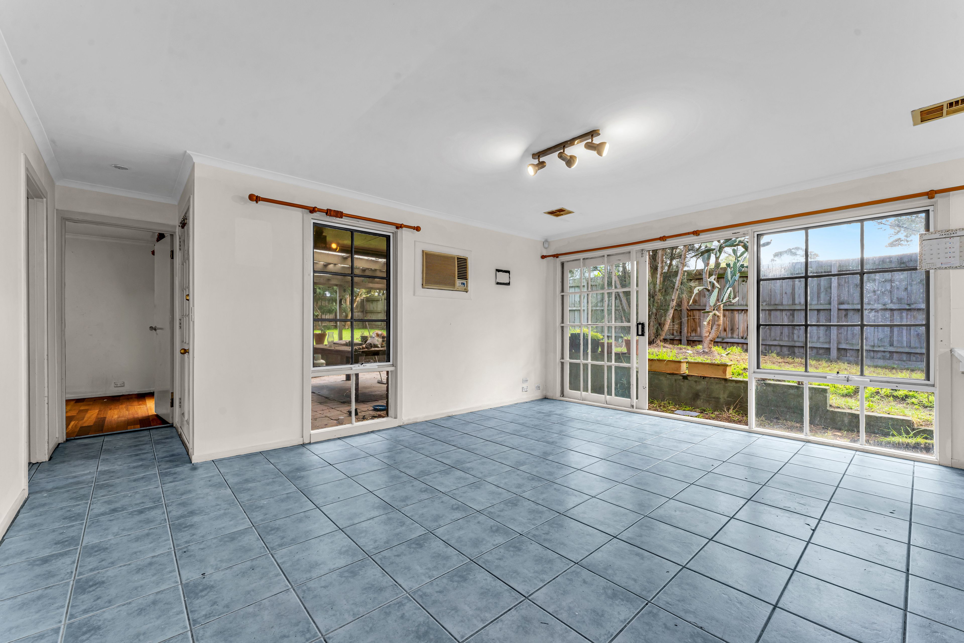 4 Moorhen Crescent — photo 6 of 17