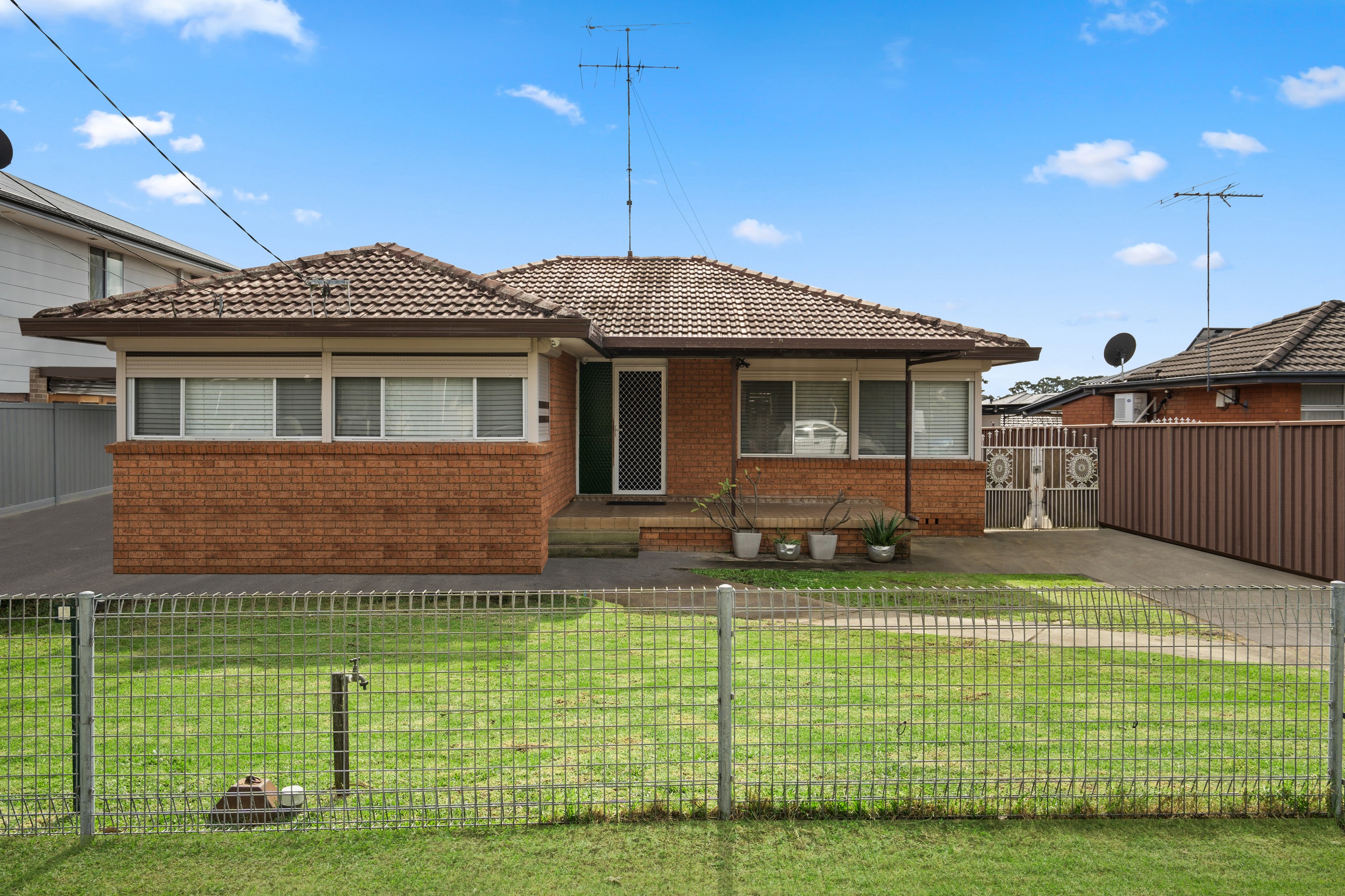 43 Canberra Street, Oxley Park, NSW 2760