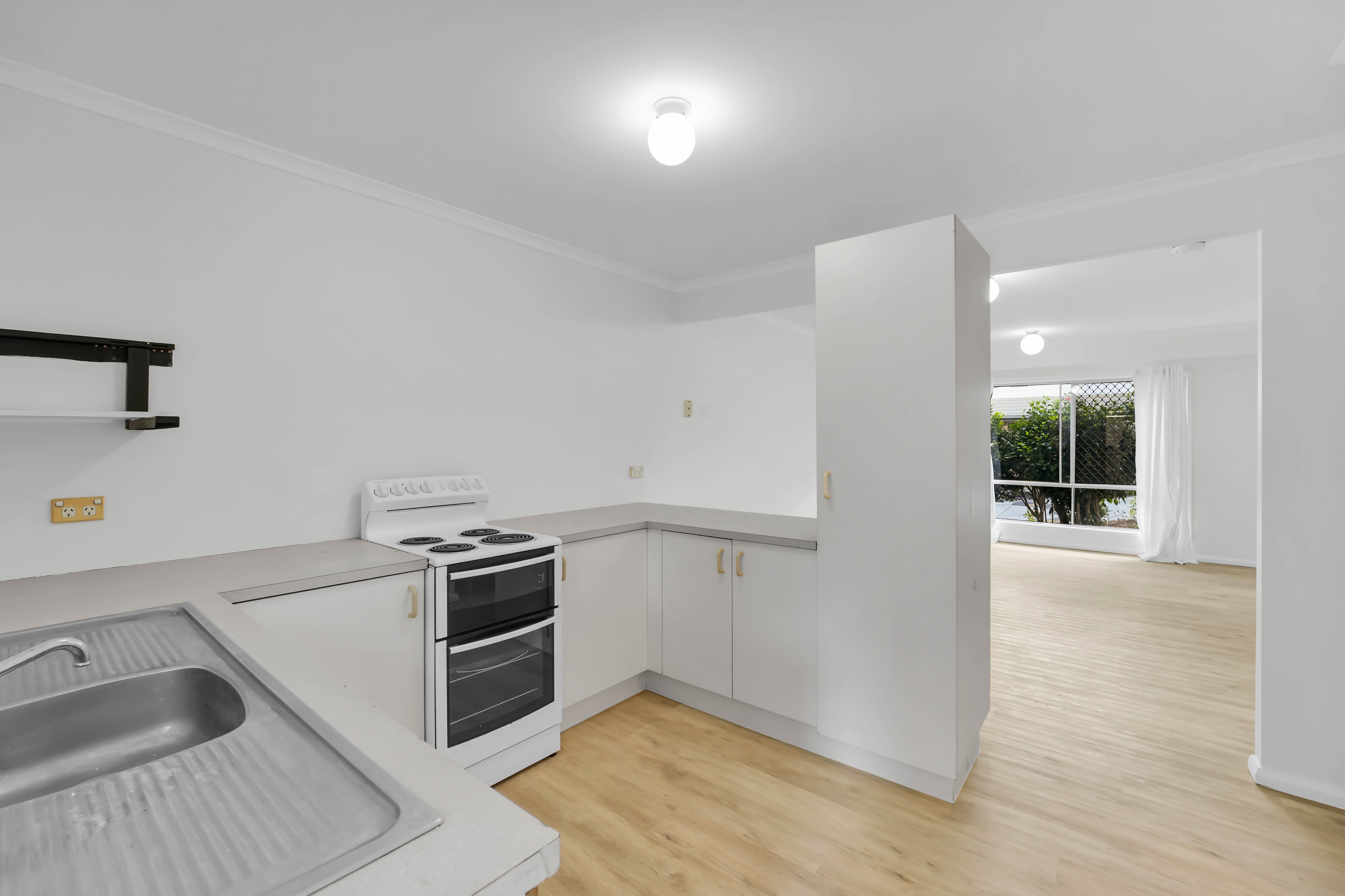 2/100 Smith Road — photo 4 of 27