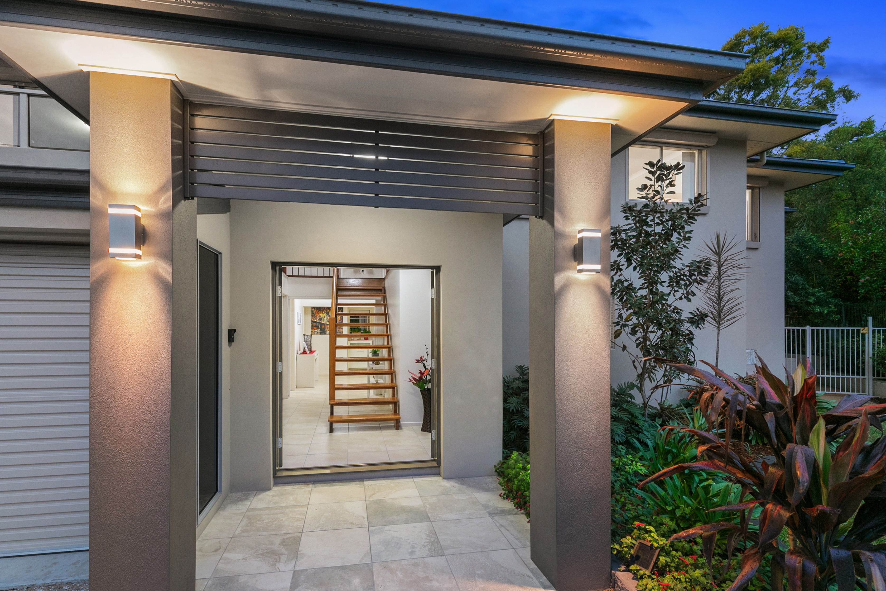 8 Aruma Street, Holland Park West, QLD 4121