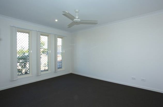 15 Bowerbird Crescent, Dakabin, QLD 4503