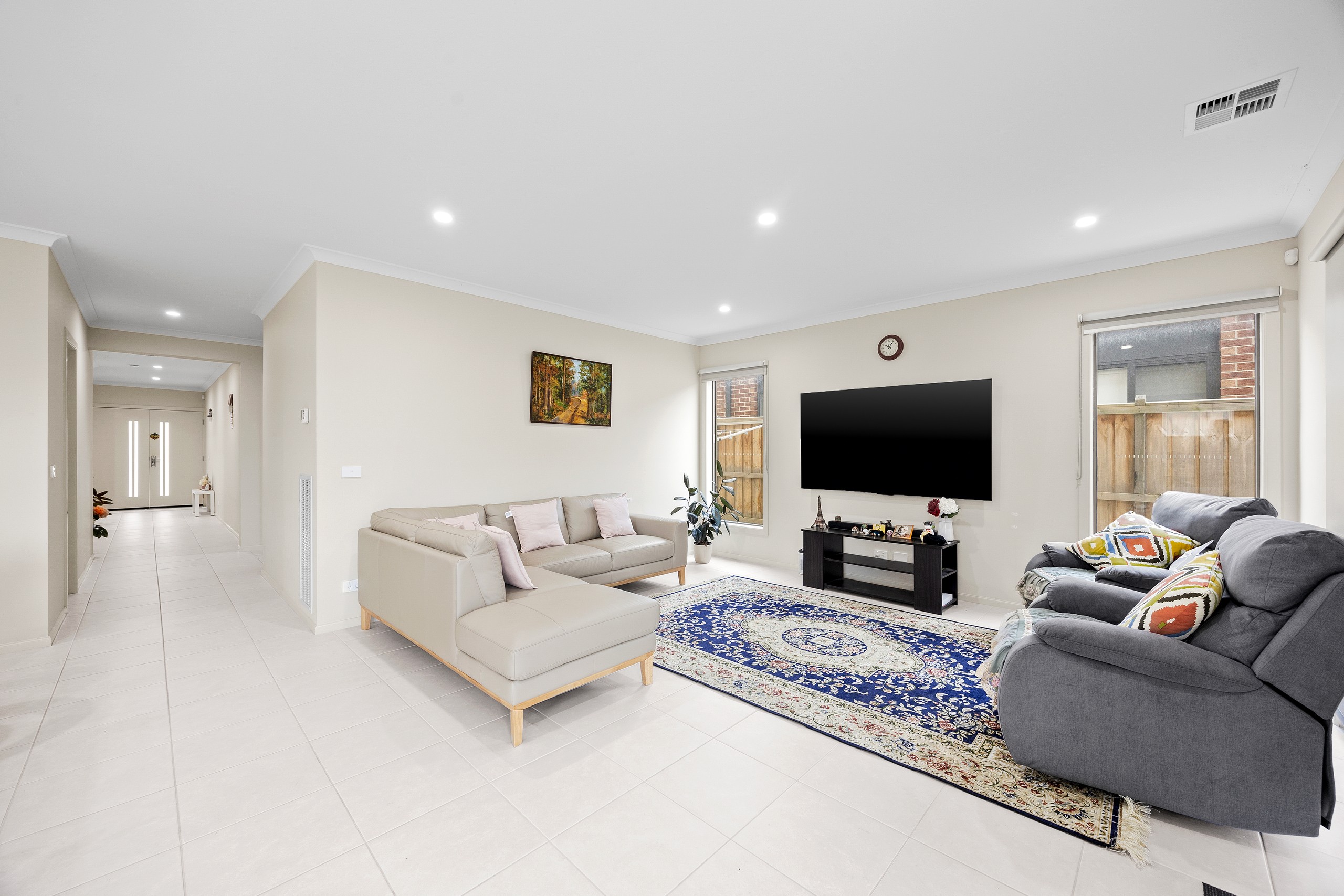 4 Whispering Way, Clyde North, VIC 3978