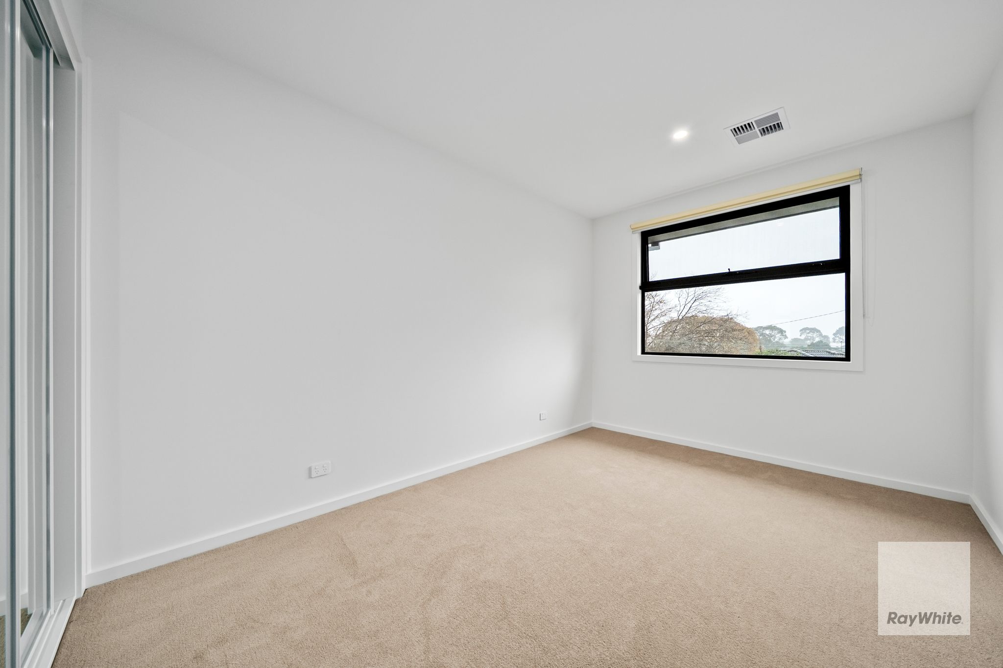 3-4/17 Worrall Street — photo 8 of 15