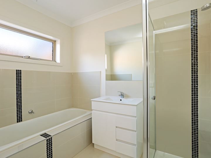 3/2 Hamilton Court, Breakwater, VIC 3219