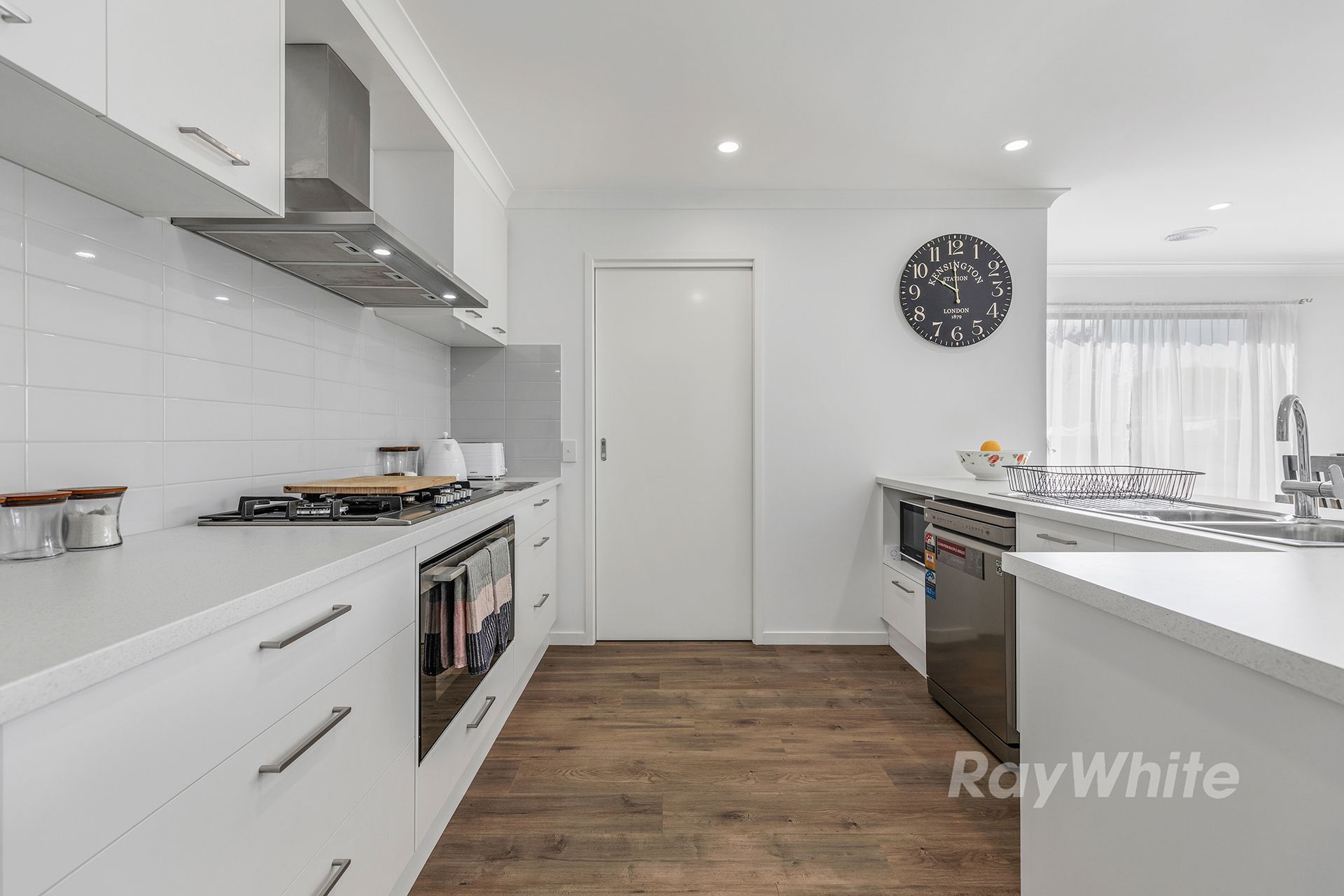 13 Singer Road — photo 4 of 17