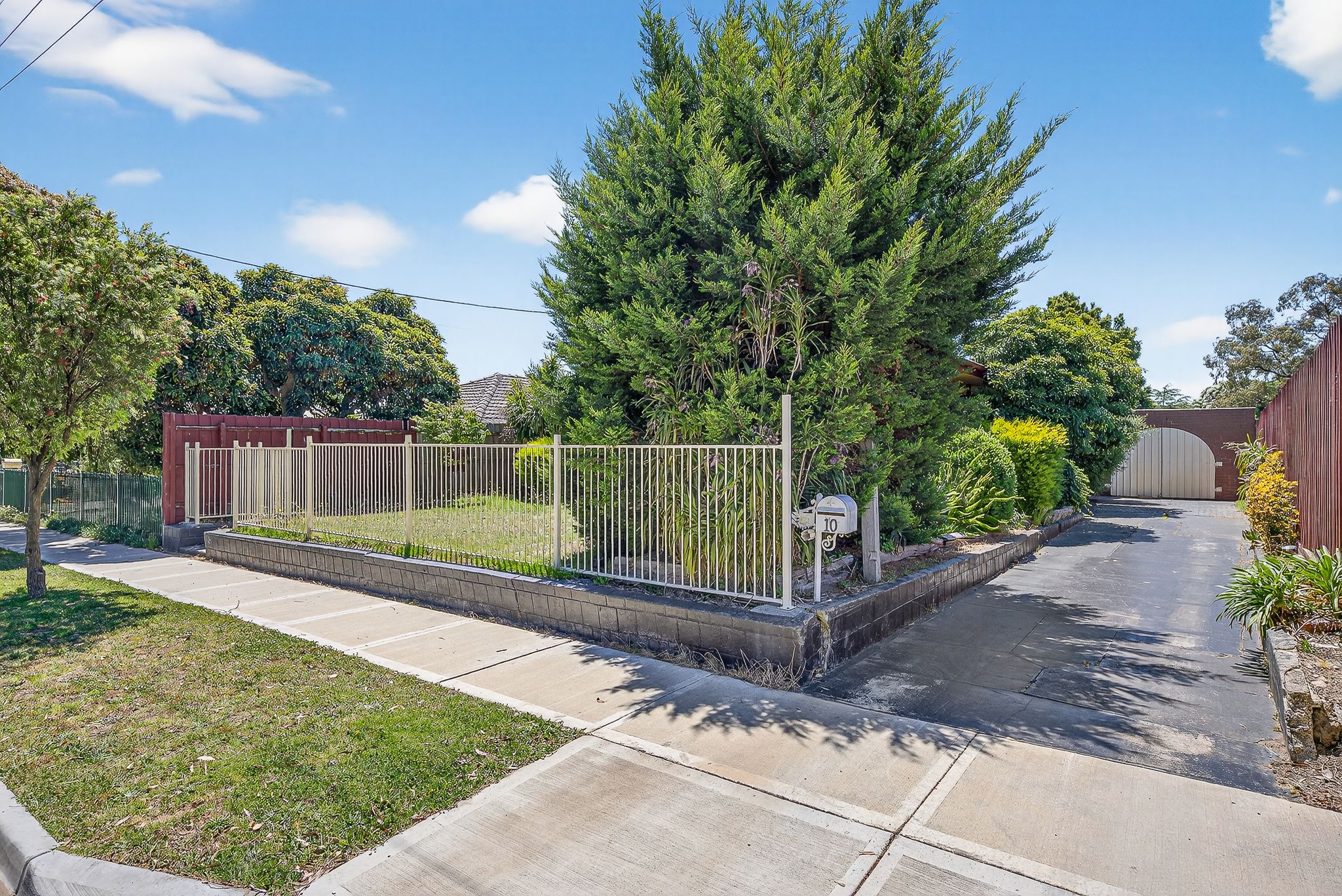 10 Ainsleigh Court — photo 21 of 27