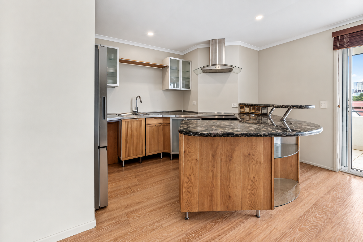 7/25 Edmondstone Street — photo 6 of 12