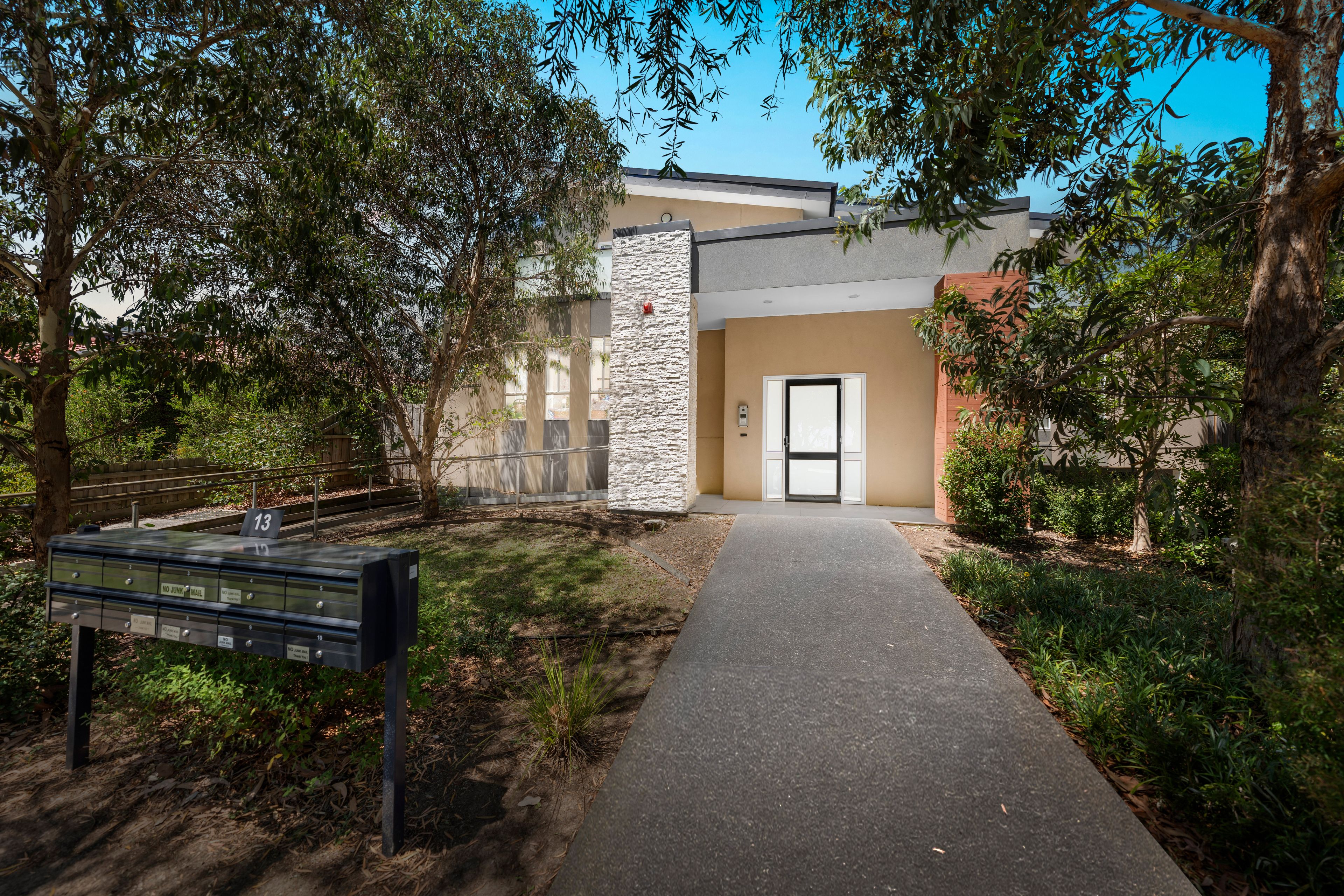 13 Stamford Crescent, Rowville VIC 3178