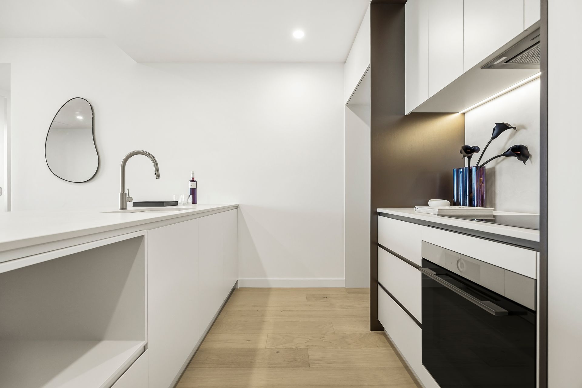 21006/600 Coronation Drive — photo 7 of 17