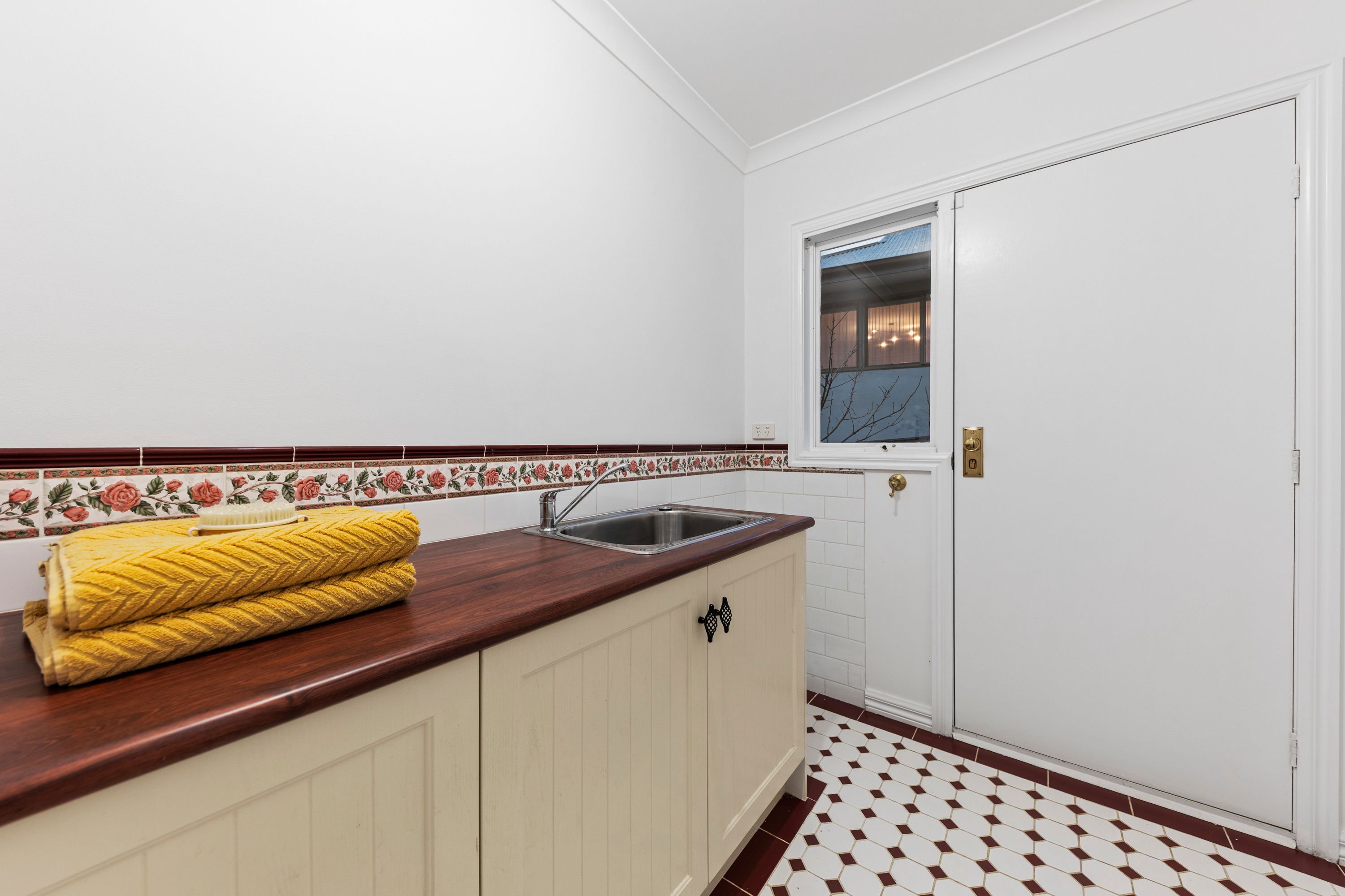 24 Pioneers Crescent — photo 29 of 30