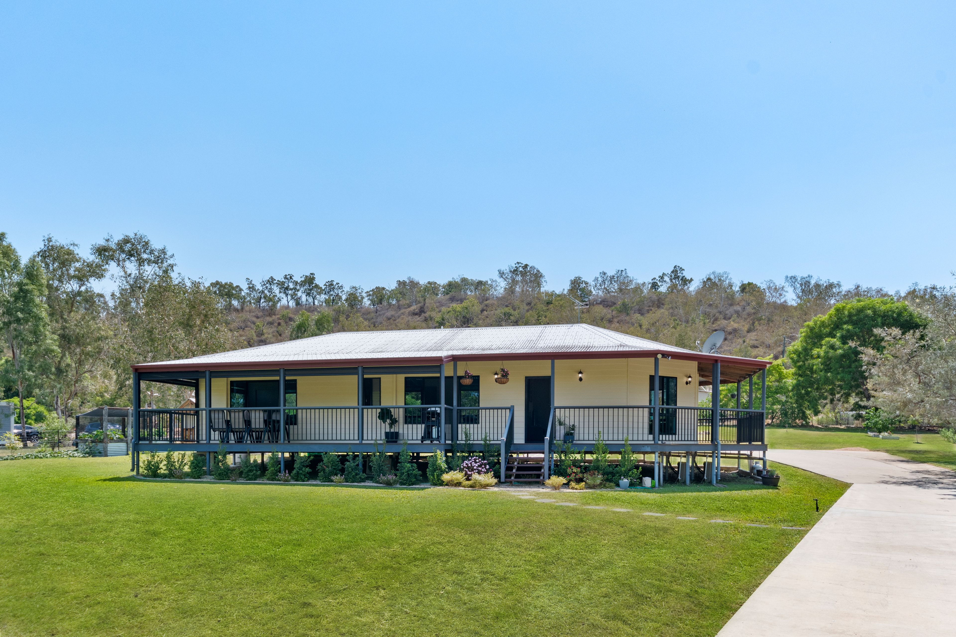 327-331 Williams Road, Alligator Creek, QLD 4816