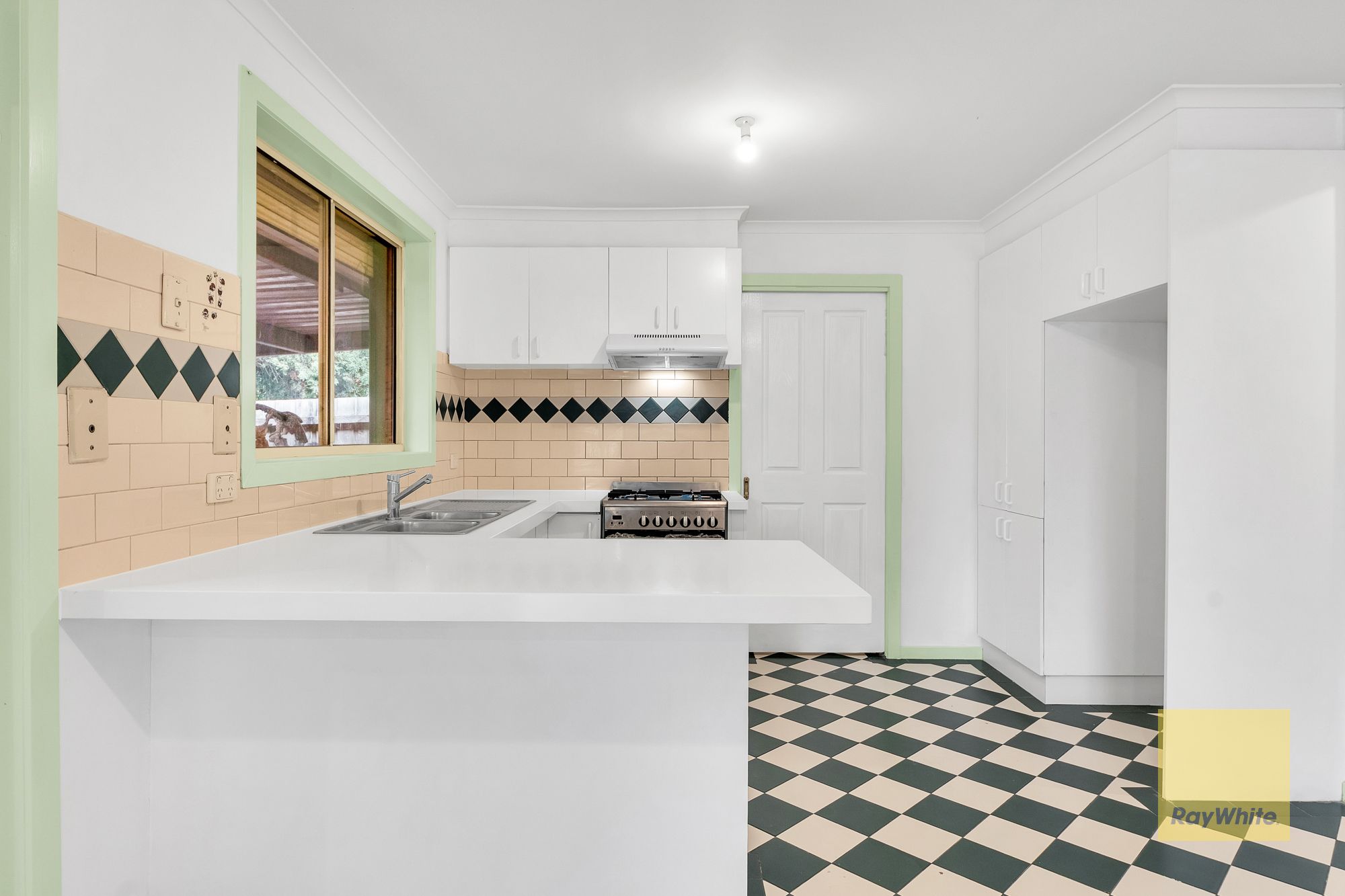 4 Kiparra Close — photo 7 of 18