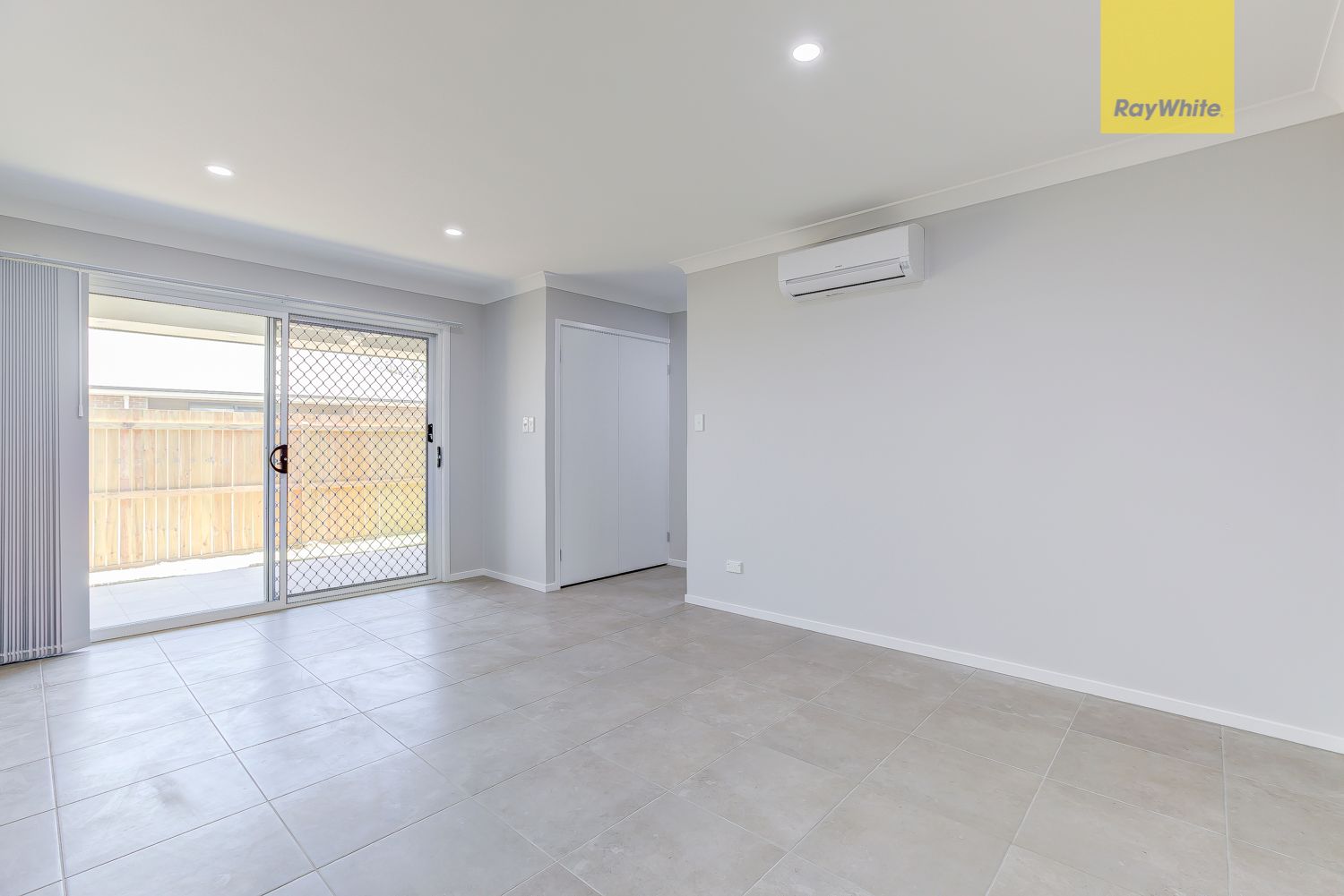 22B Pinelands Street, Loganlea, QLD 4131