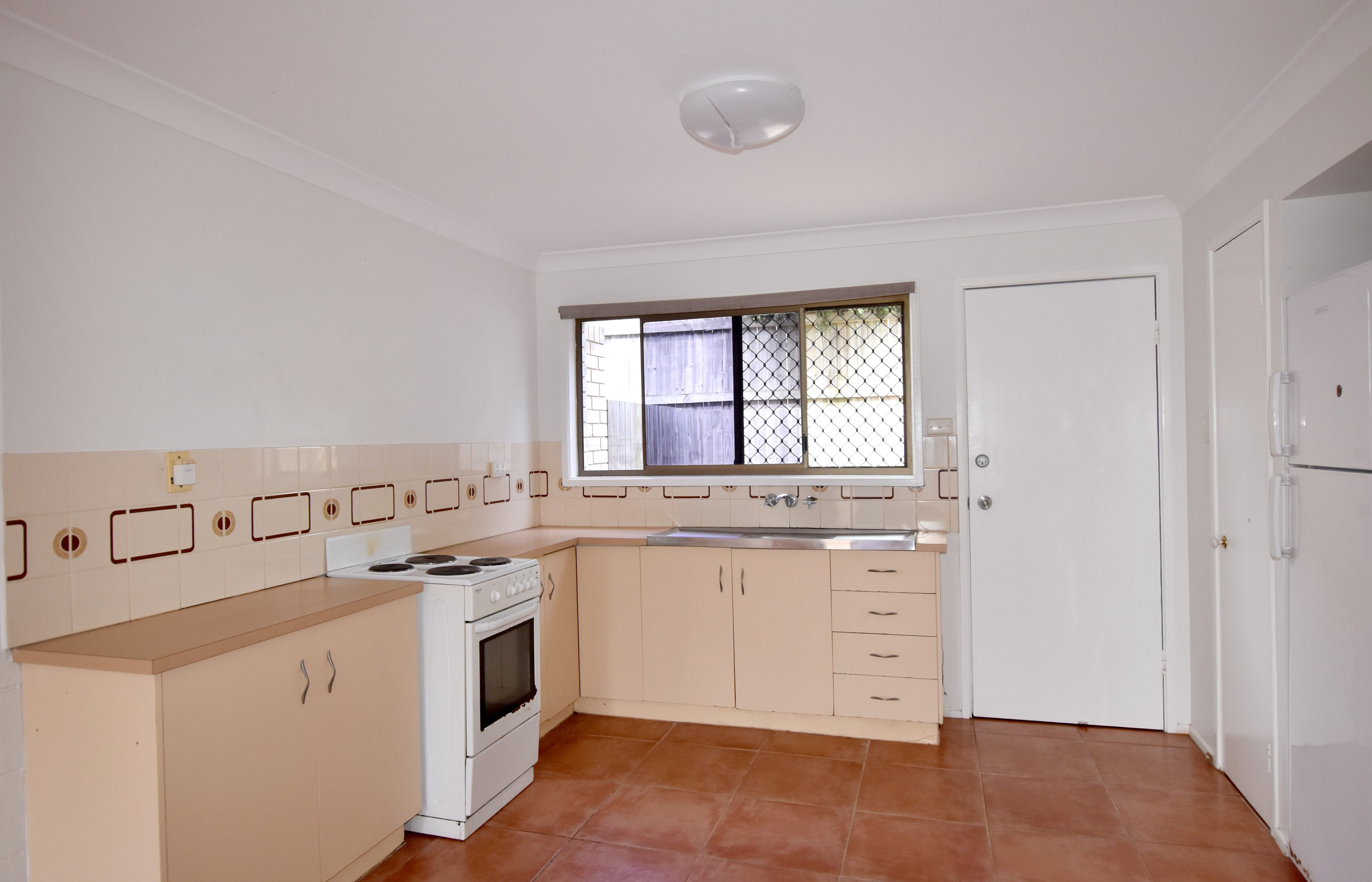 2/17 Roberts Street, South Gladstone, QLD 4680
