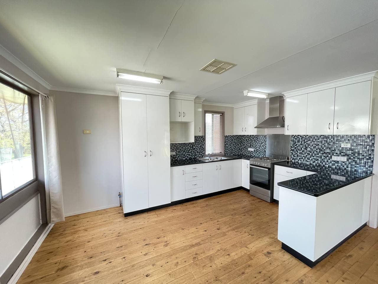 24 Derribong Street, Peak Hill, NSW 2869