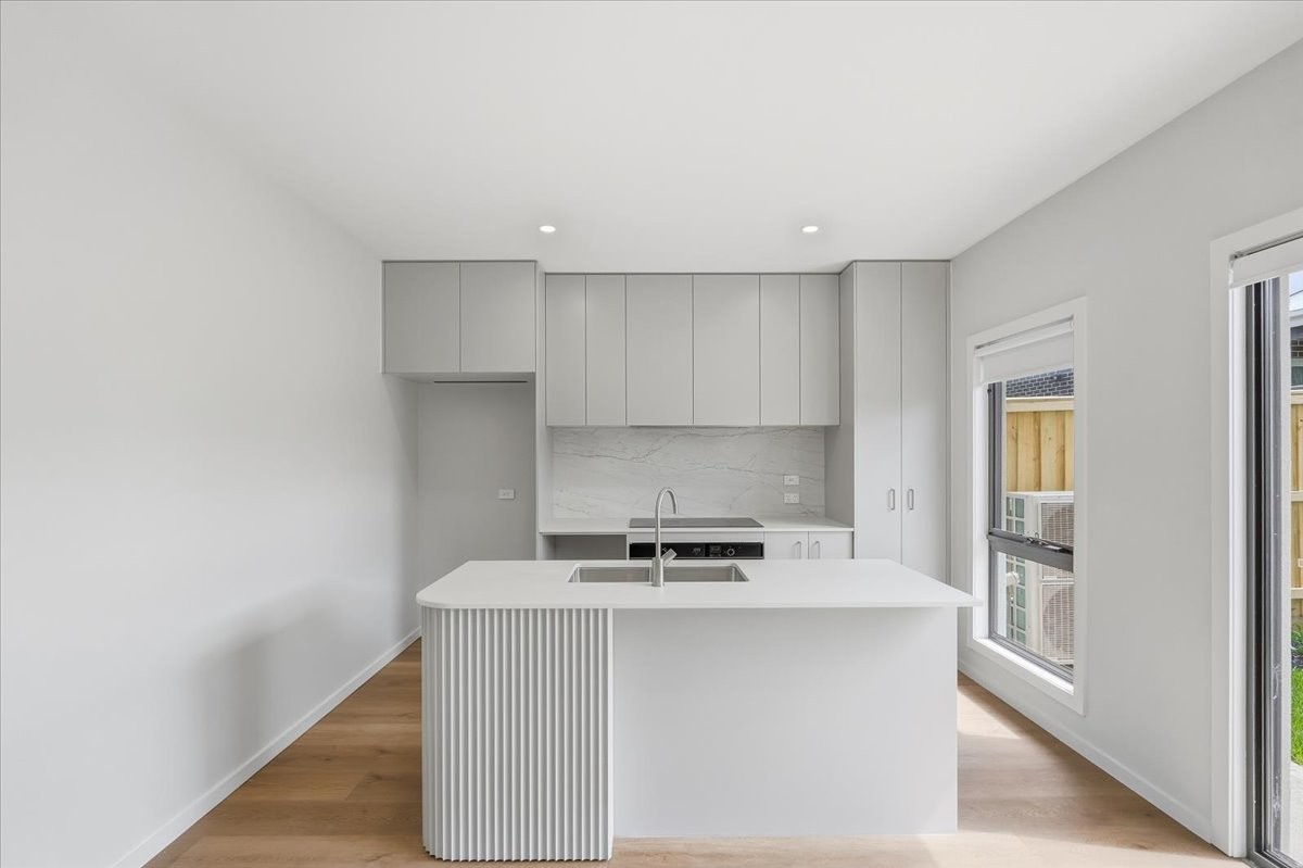 34 Swansea Road, MANOR LAKES, VIC 3024