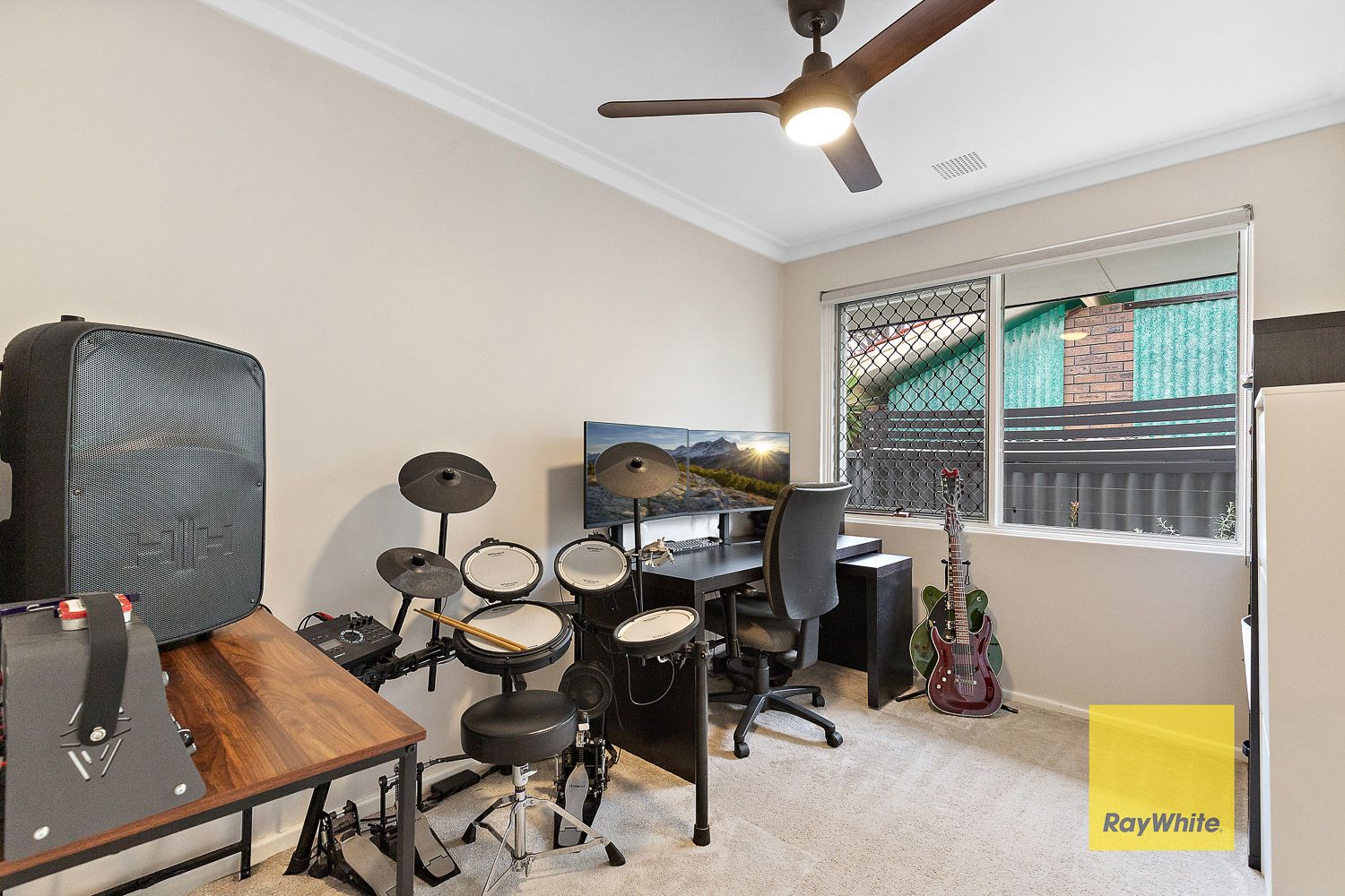27 Glyndebourne Avenue — photo 12 of 23
