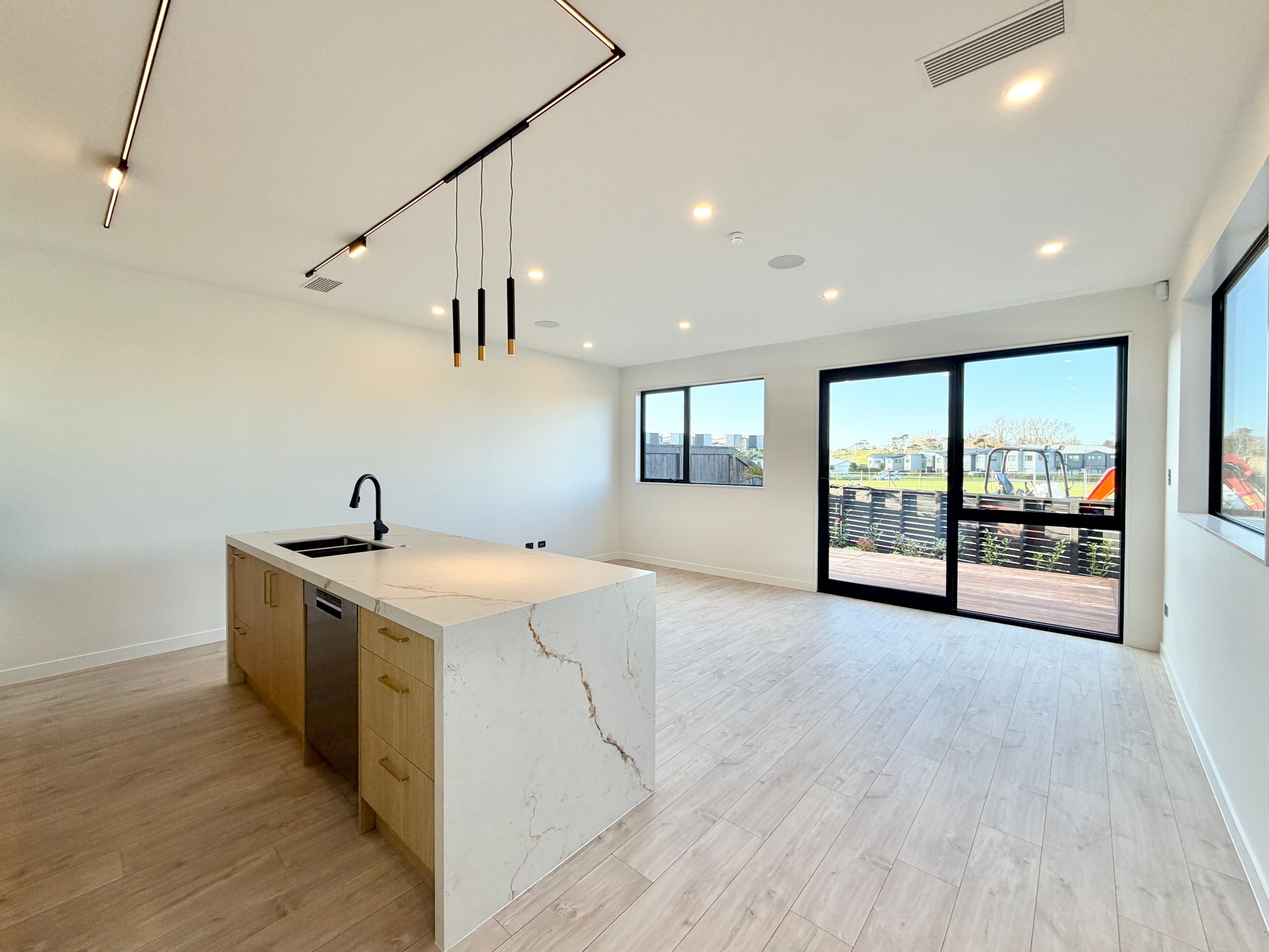 3/73 Te Taruna Drive, Milldale, Rodney
