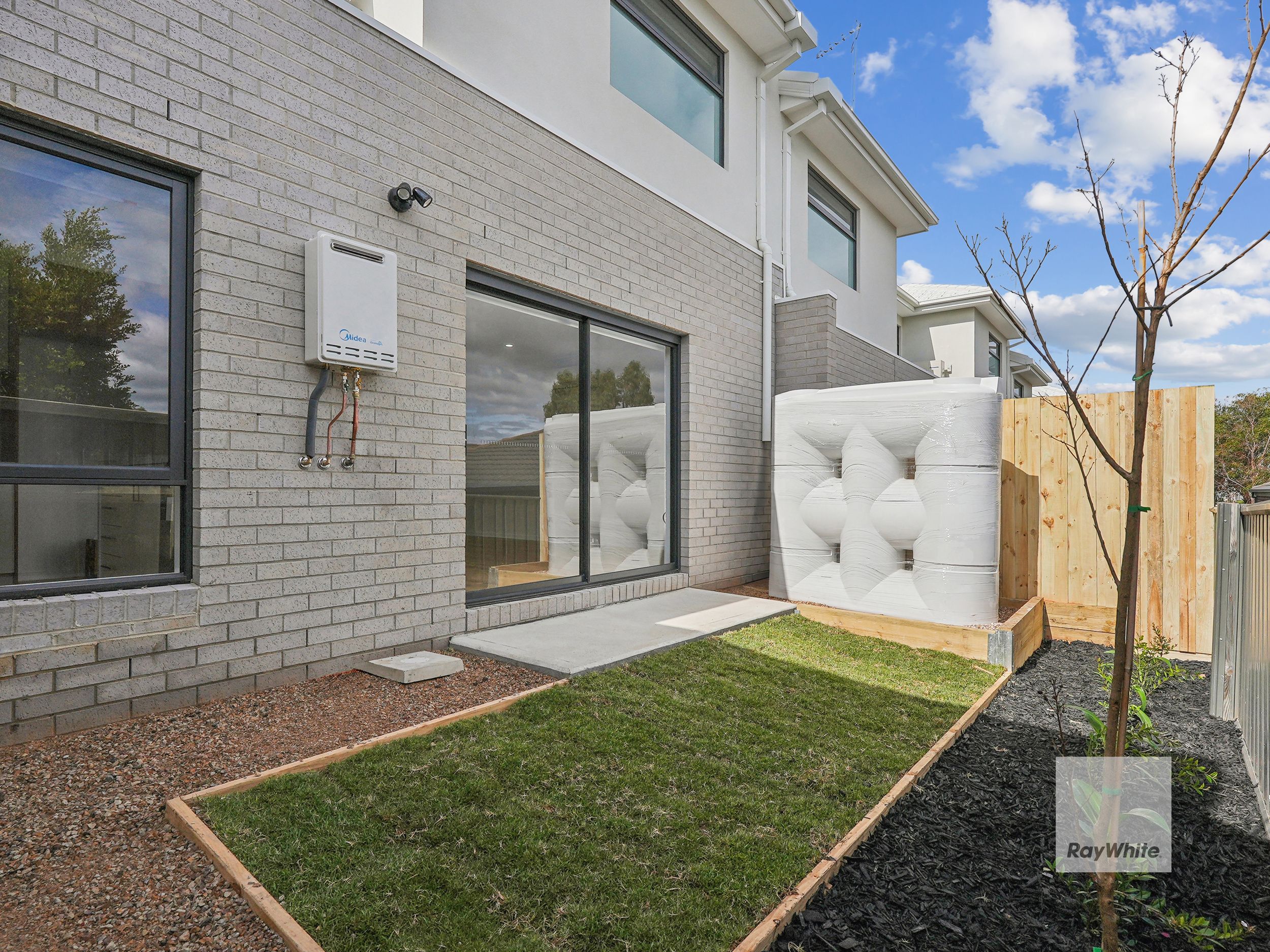 1/750 Elizabeth Drive — photo 9 of 9